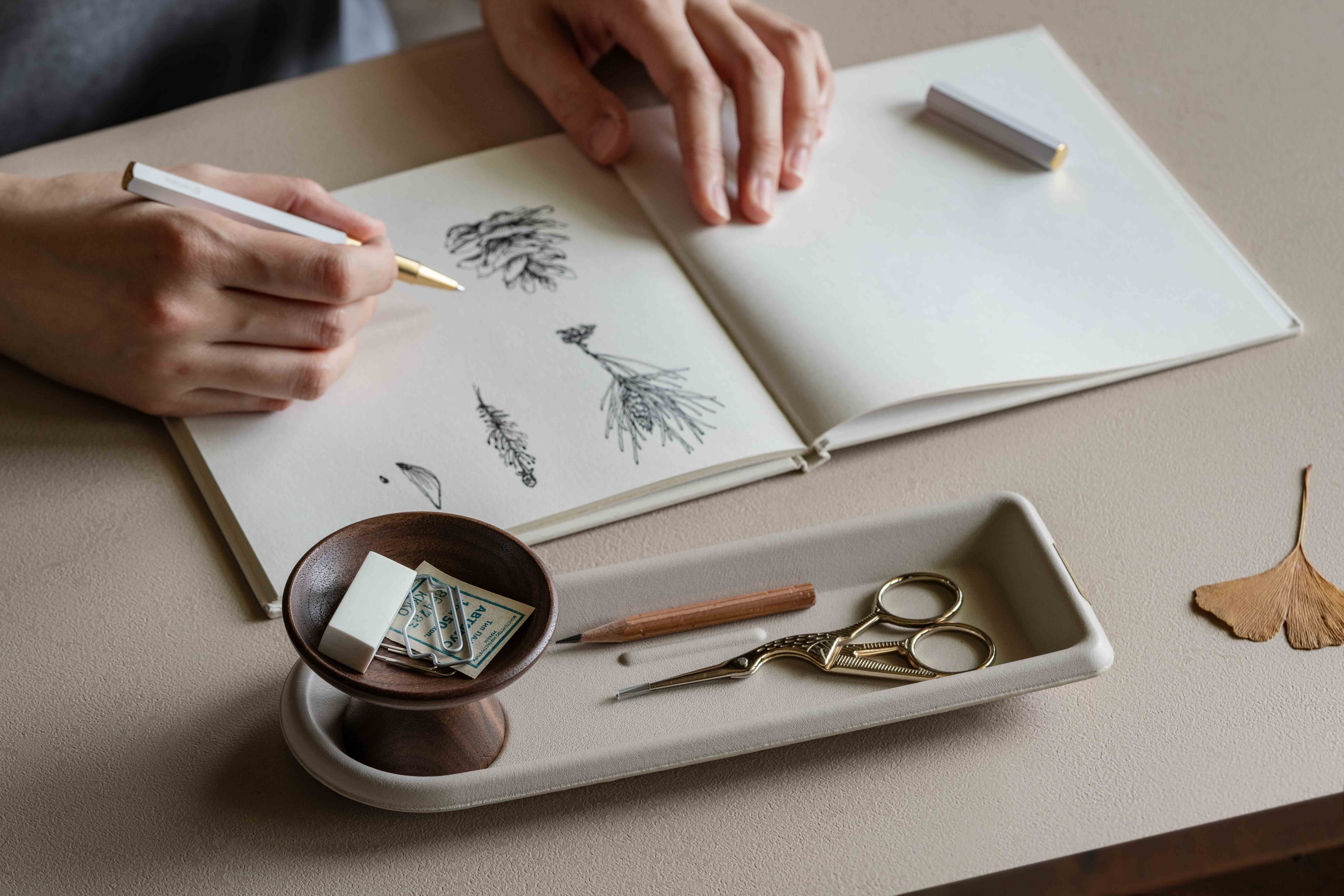 Classic Reflect - Ablage aus Walnussholz - Wooden Ring Dish - YSTUDIO