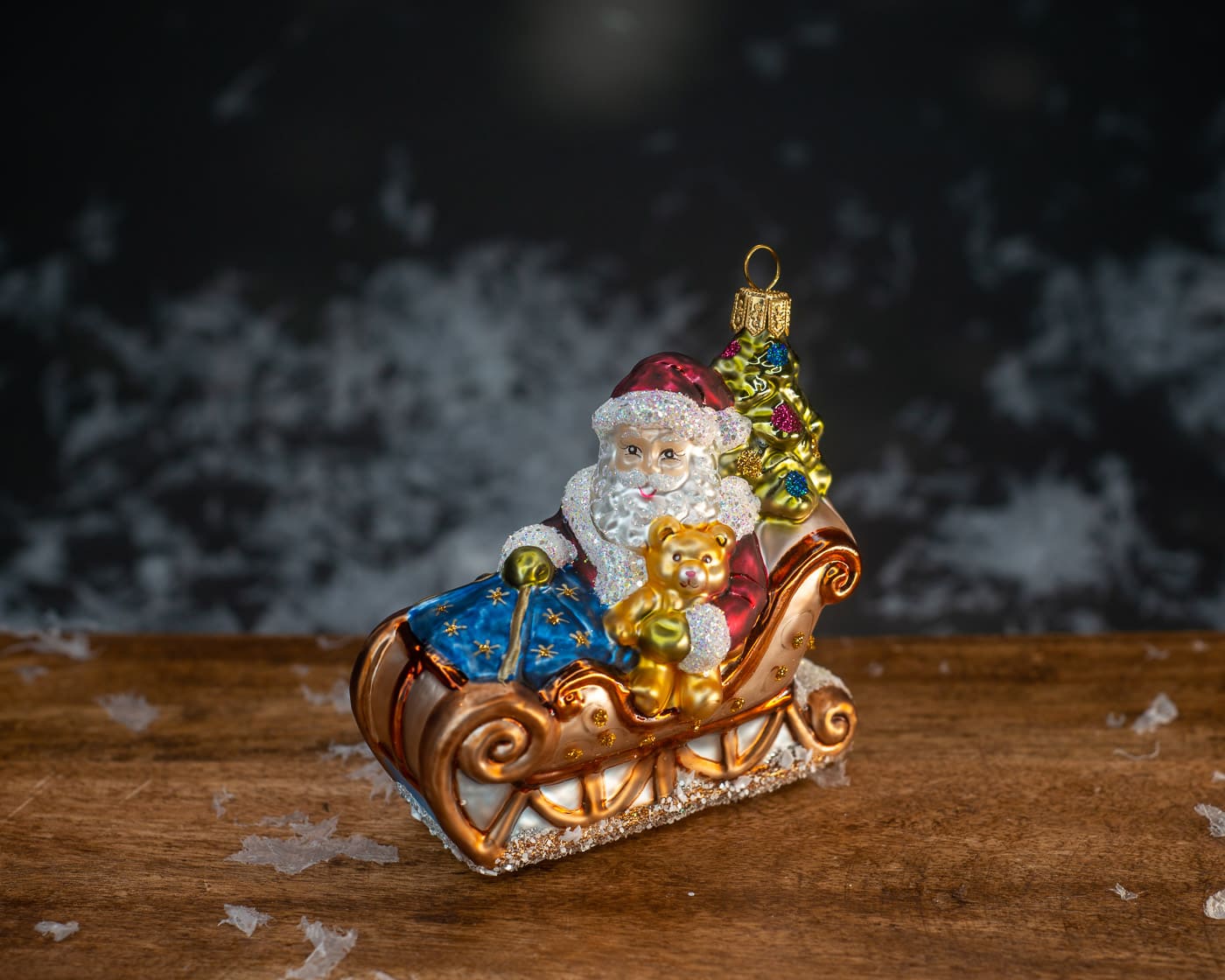 Weihnachtsmann auf Schlitten - Christbaumschmuck aus Glas von Hanco aus der Kategorie Christbaumschmuck mit der Artikelnummer 2007.03