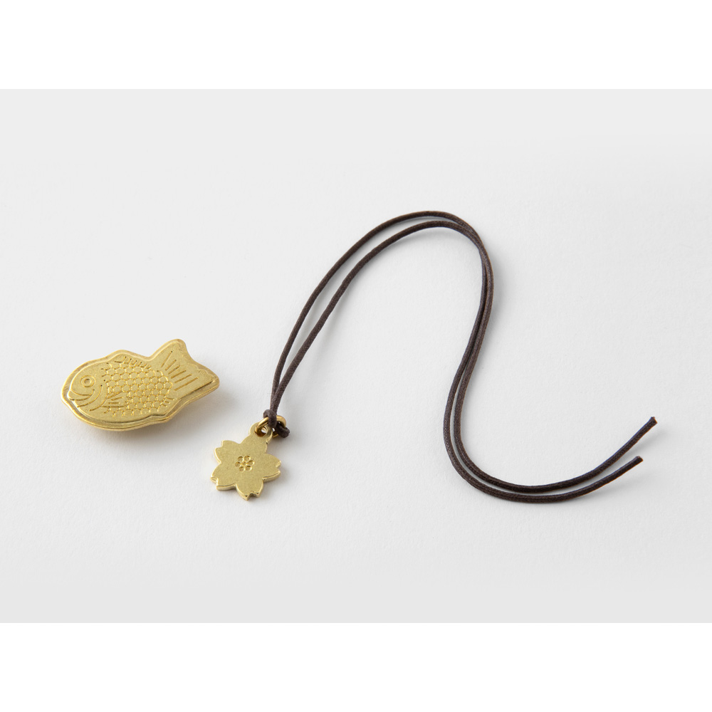 TRAVELER'S Notebook TOKYO Brass Charm von TRAVELER'S COMPANY JAPAN aus der Kategorie Limited Editionen und Raritäten mit der Artikelnummer 62339006