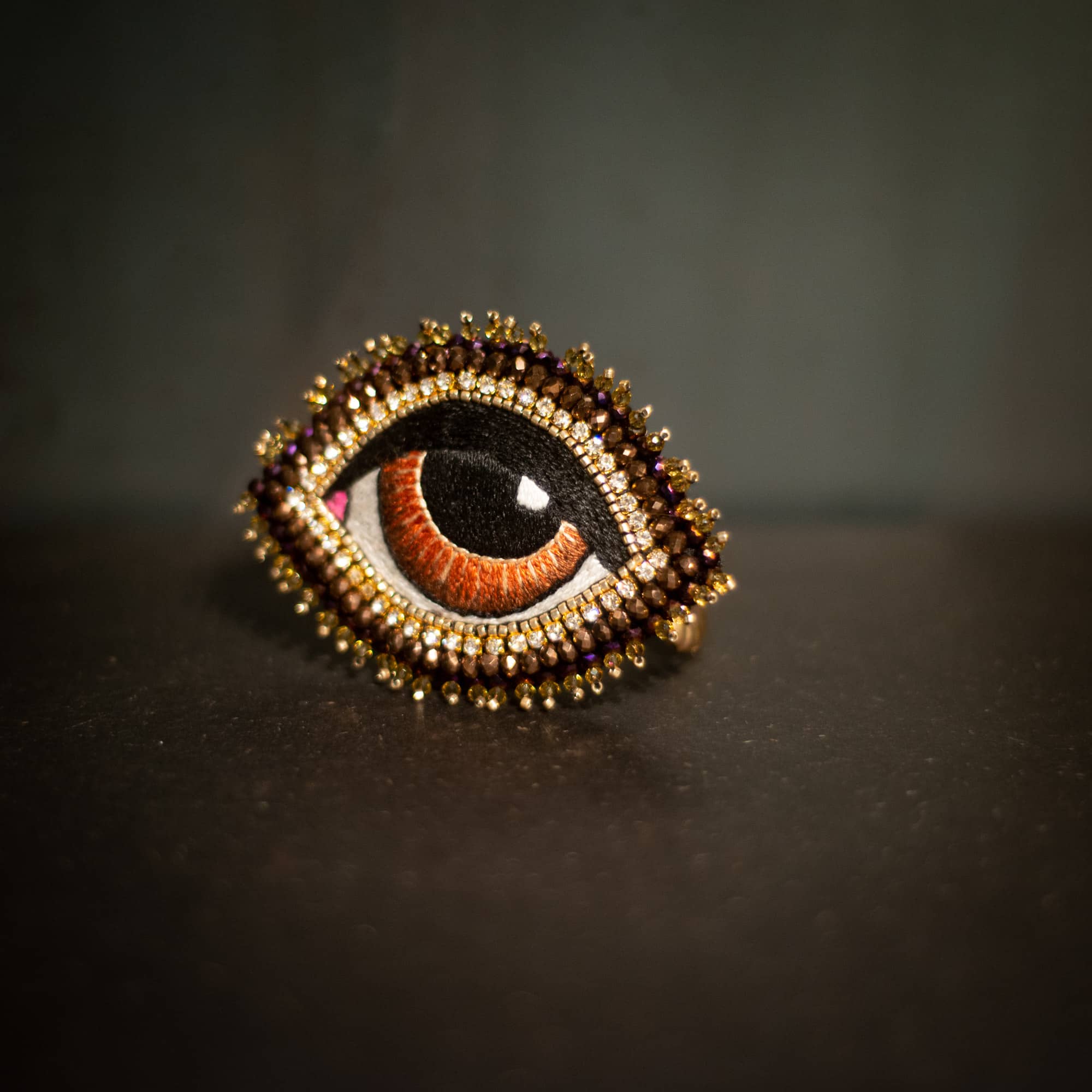 Brosche Auge Kastanienbraun - L-BR-01-BR4-L-Celeste Mogador-Broschen Brosche Auge Kastanienbraun - L von Celeste Mogador aus der Kategorie Broschen mit der Artikelnummer BR-01-BR4-L