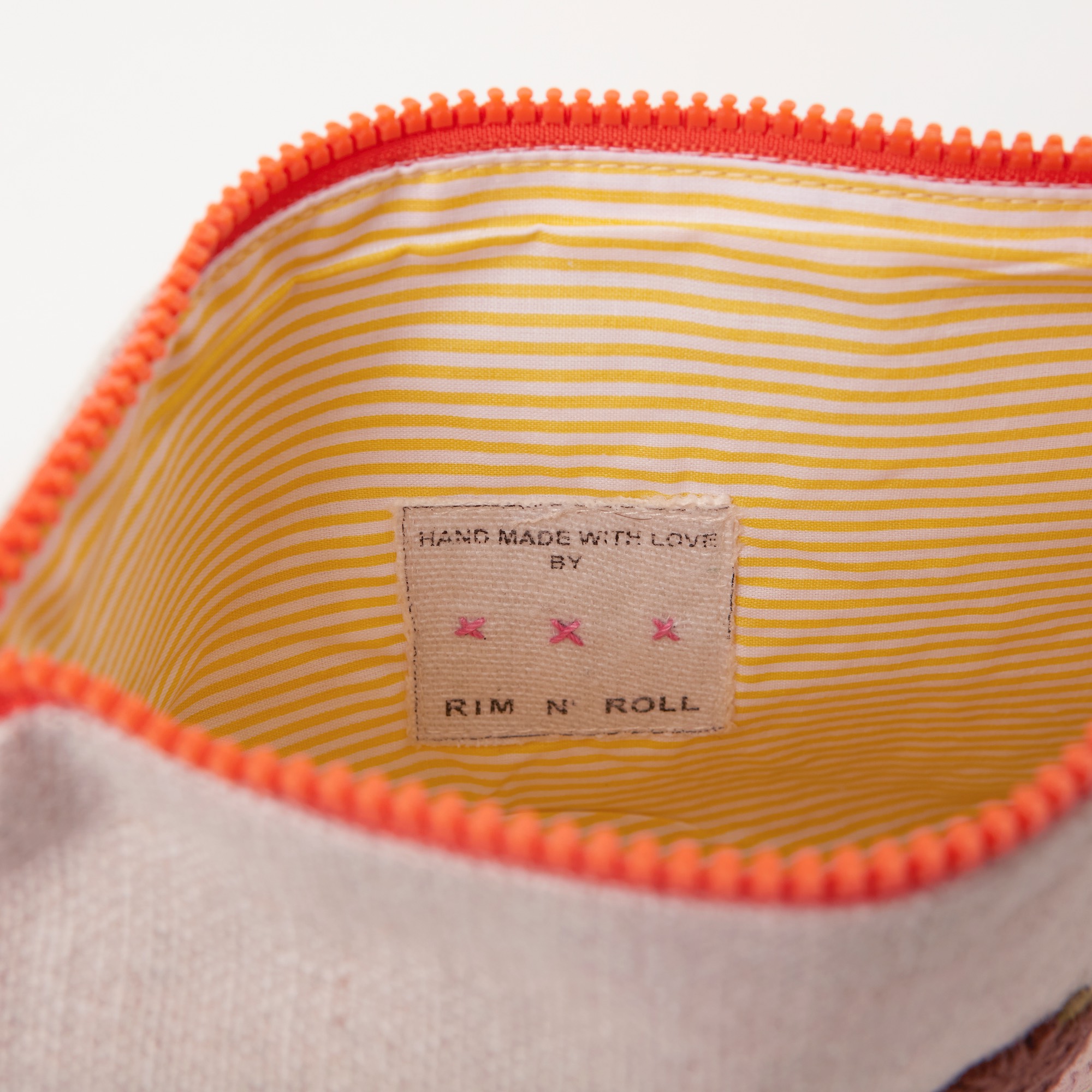 Pouch "Sisterhood" - Kulturbeutel von MADE51 Pouch "Sisterhood" - Kulturbeutel von MADE51