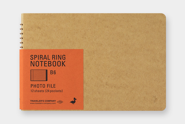 Spiral-Notizbuch - Photo File - B6 - TRAVELER'S COMPANY-15254006-TRAVELER'S COMPANY JAPAN-Spiral Ring Notebooks Spiral-Notizbuch - Photo File - B6 - TRAVELER'S COMPANY von TRAVELER'S COMPANY JAPAN aus der Kategorie Spiral Ring Notebooks mit der Artikelnummer 15254006