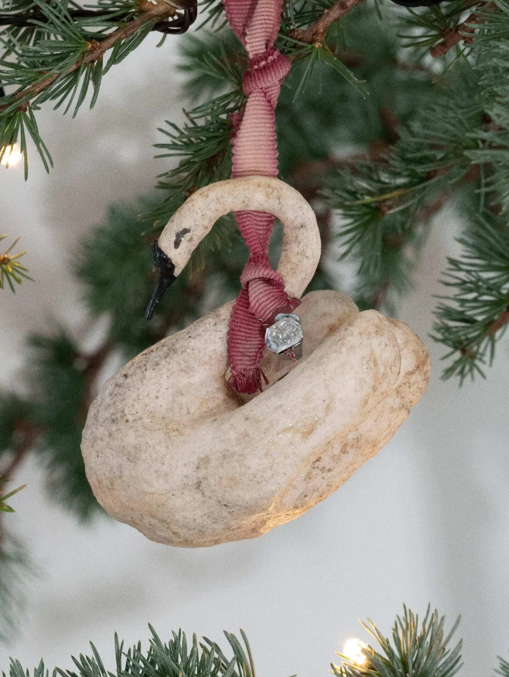 Majestätischer Weihnachtsschwan, Handgefertigt aus Baumwolle und Papier - Deus Living Copenhagen