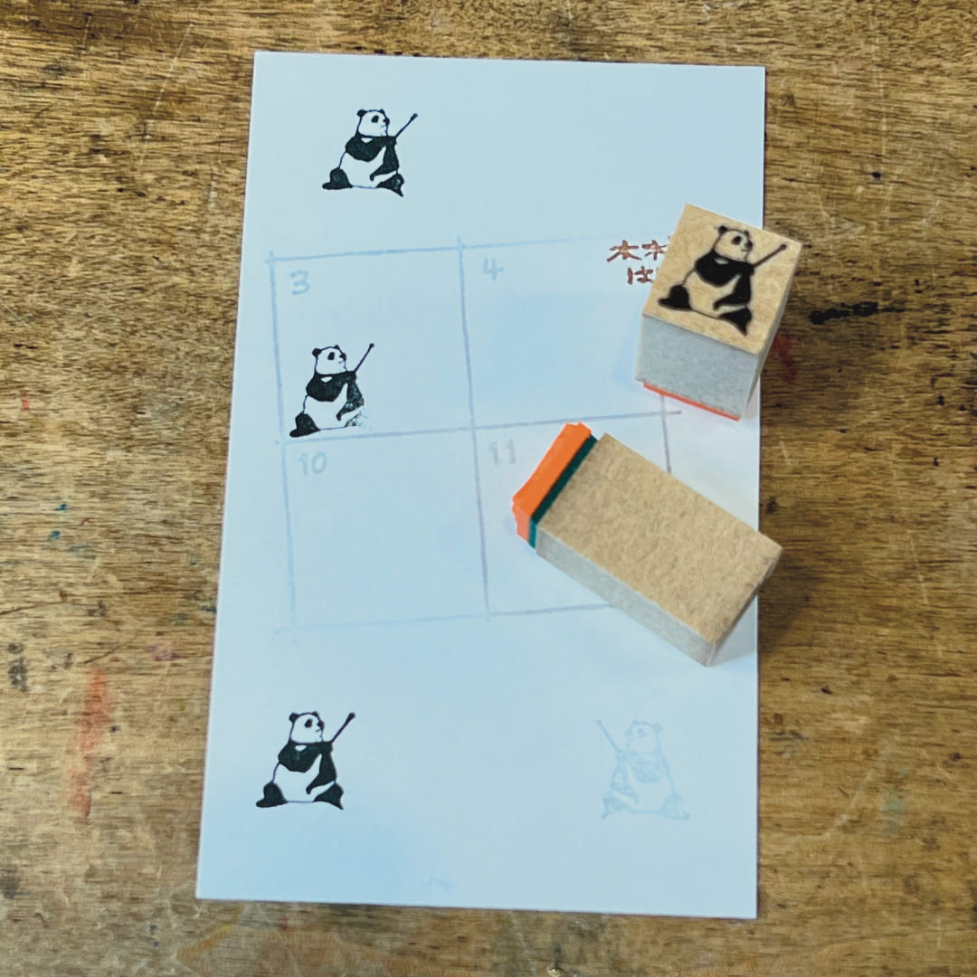 "Mini Panda mit Zauberstab / rechts" - KIKIYASTAMP - Japanischer Stempel