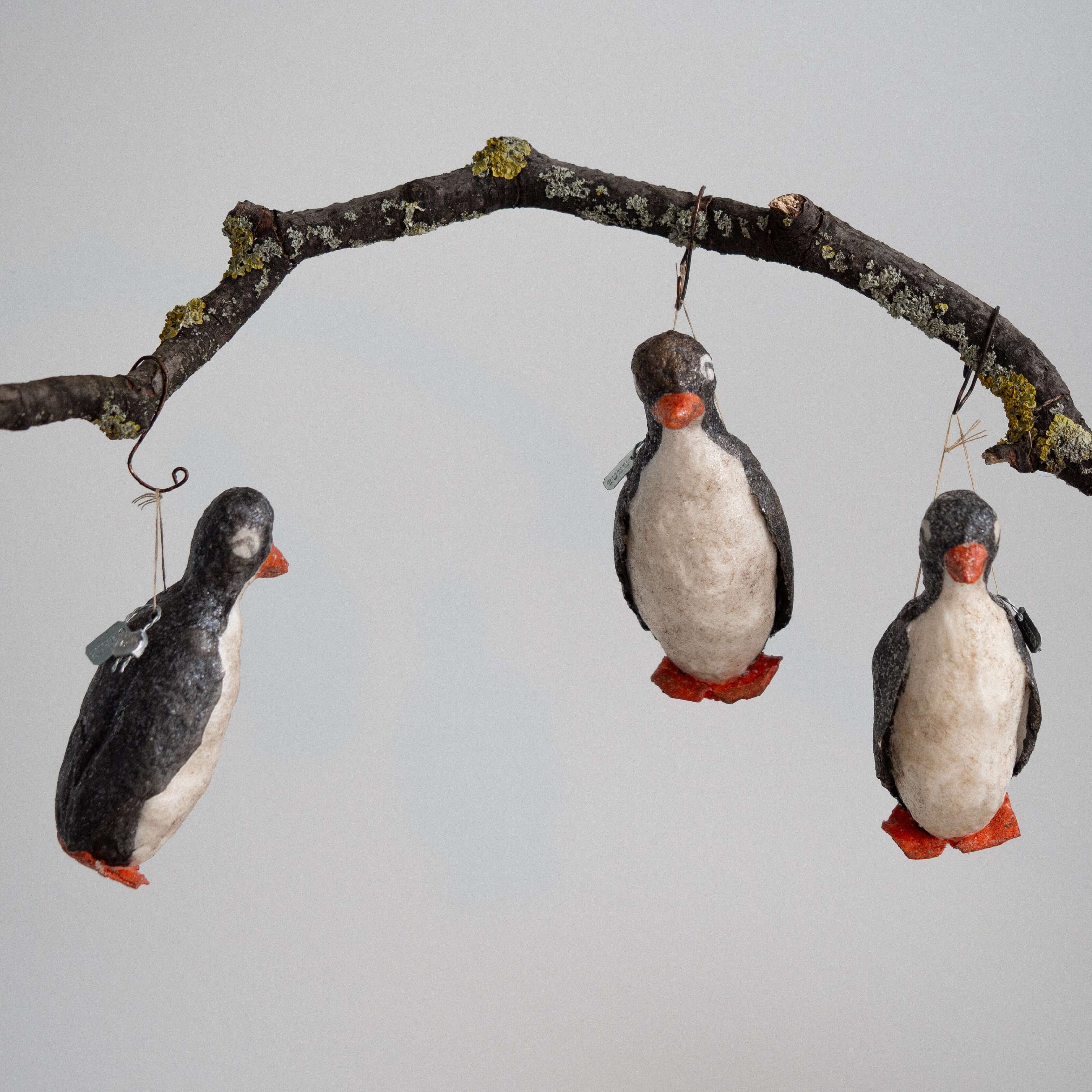 „Svend“ Der Pinguin aus Baumwolle und Papier - Deus Living Copenhagen