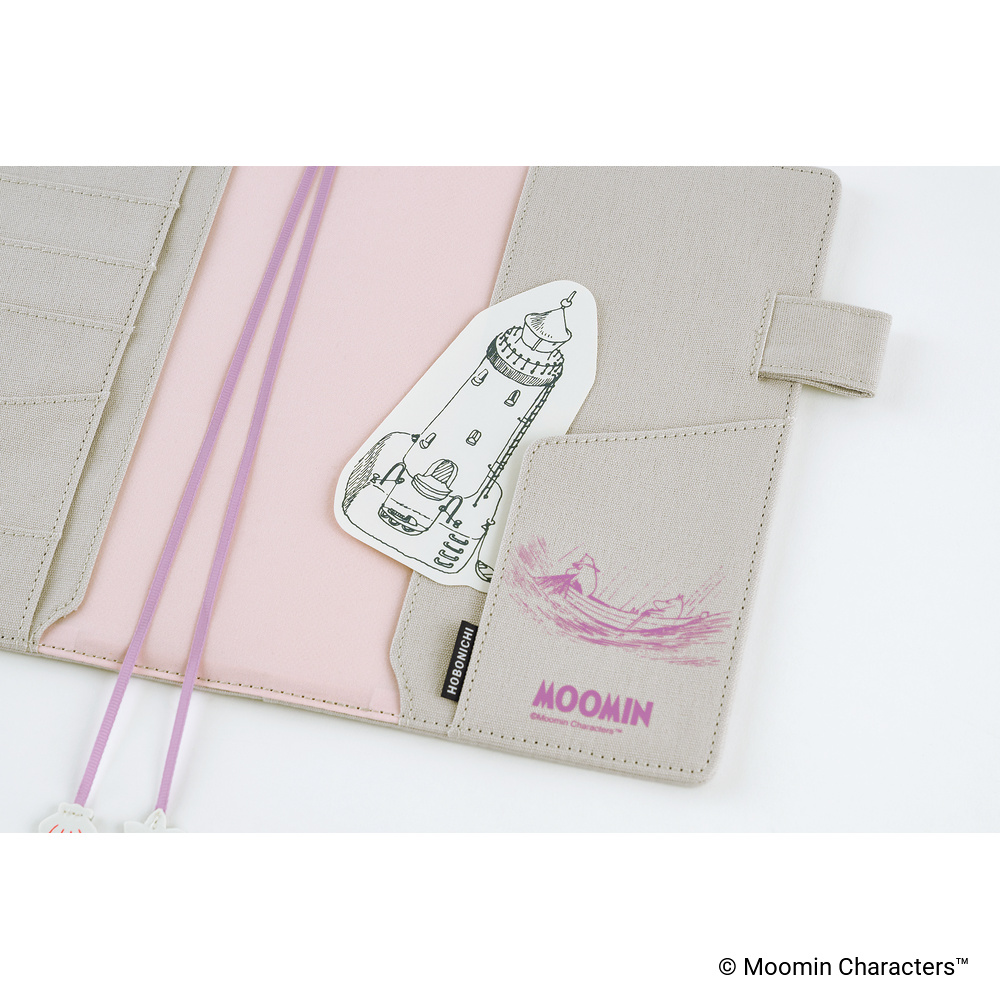 Hülle A5 Cousin – Moomin: My Yard (Pink Gray) | Hobonichi