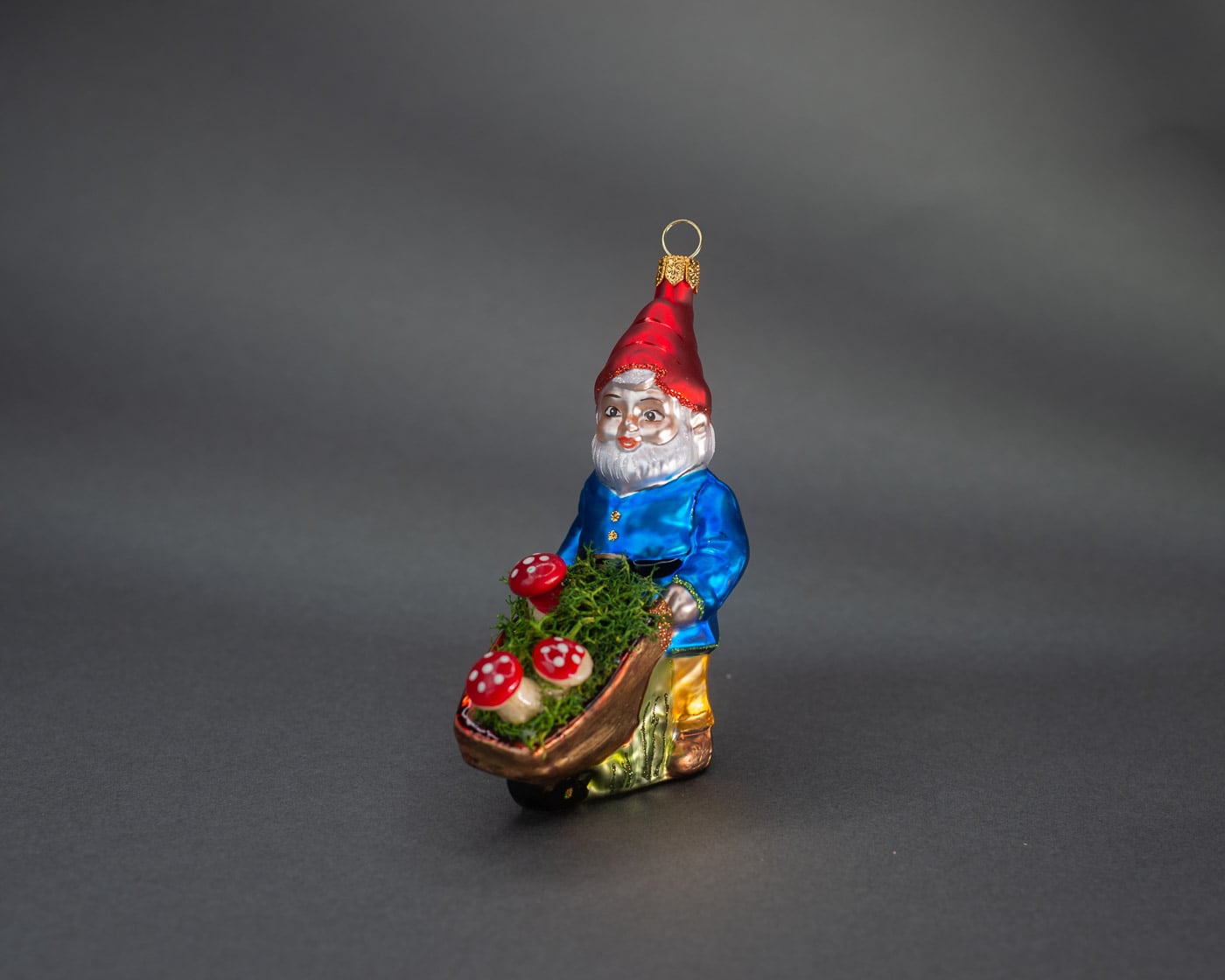 Gartenzwerg mit Schubkarren - Christbaumschmuck aus Glas von Hanco aus der Kategorie Christbaumschmuck mit der Artikelnummer 1967.04