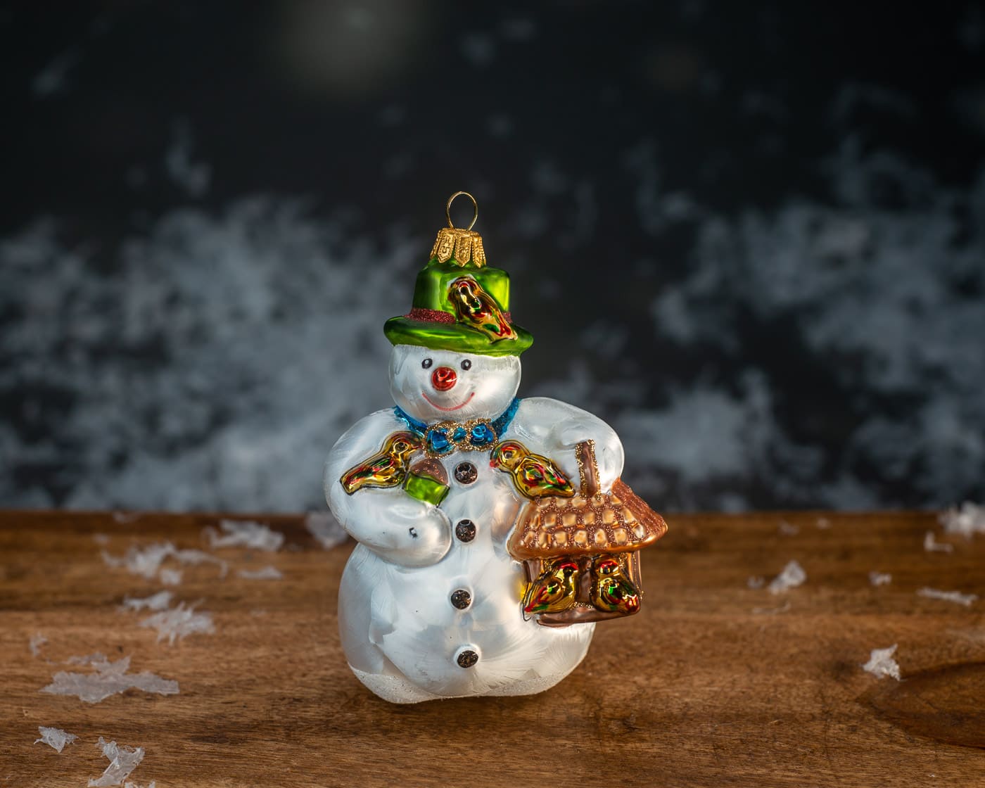 Schneemann mit Vogelhaus - Christbaumschmuck aus Glas von Weihnachtsland aus der Kategorie Christbaumschmuck mit der Artikelnummer OF10017035