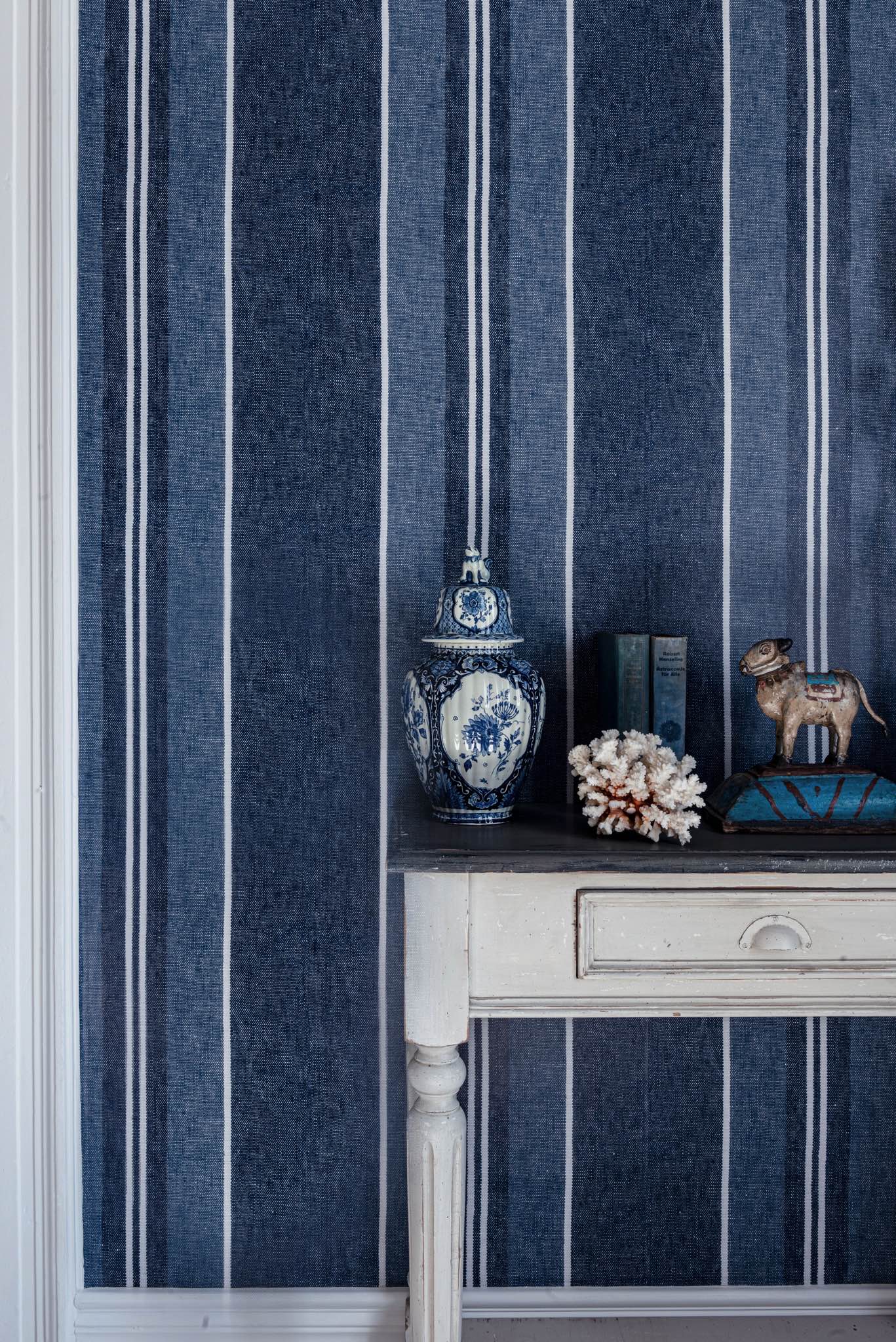 Tapete SZEPVIZ Brown von MINDTHEGAP aus der Kategorie MIND THE GAP mit der Artikelnummer WP30038