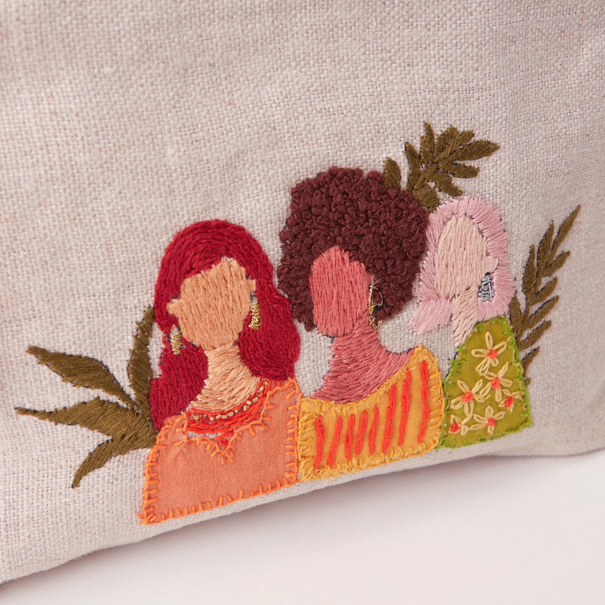 Pouch "Sisterhood" - Kulturbeutel von MADE51 Pouch "Sisterhood" - Kulturbeutel von MADE51