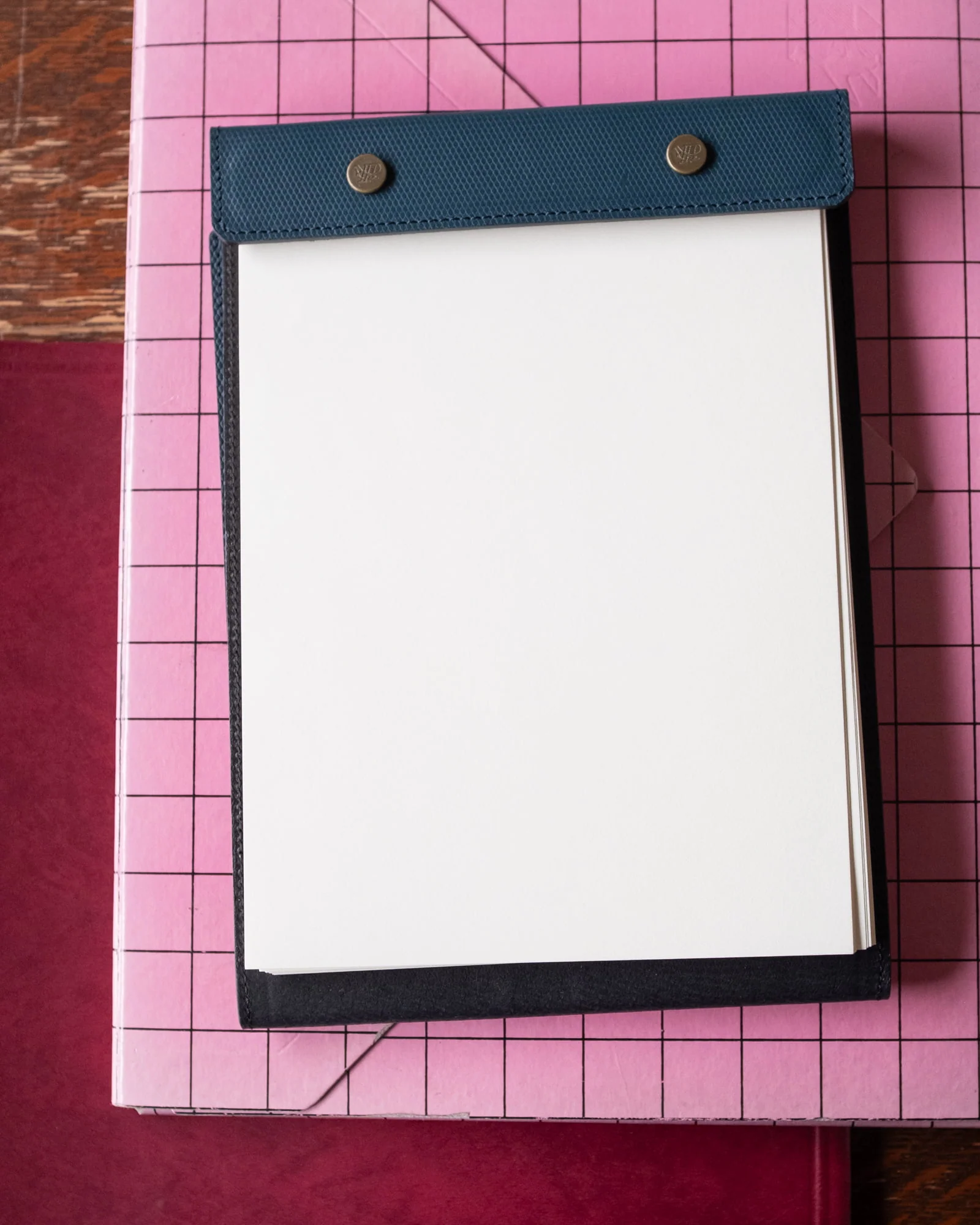 Snap Pad in A5 - Crossgrain Leder - Kobaltblau - Klemmbrett von Postalco