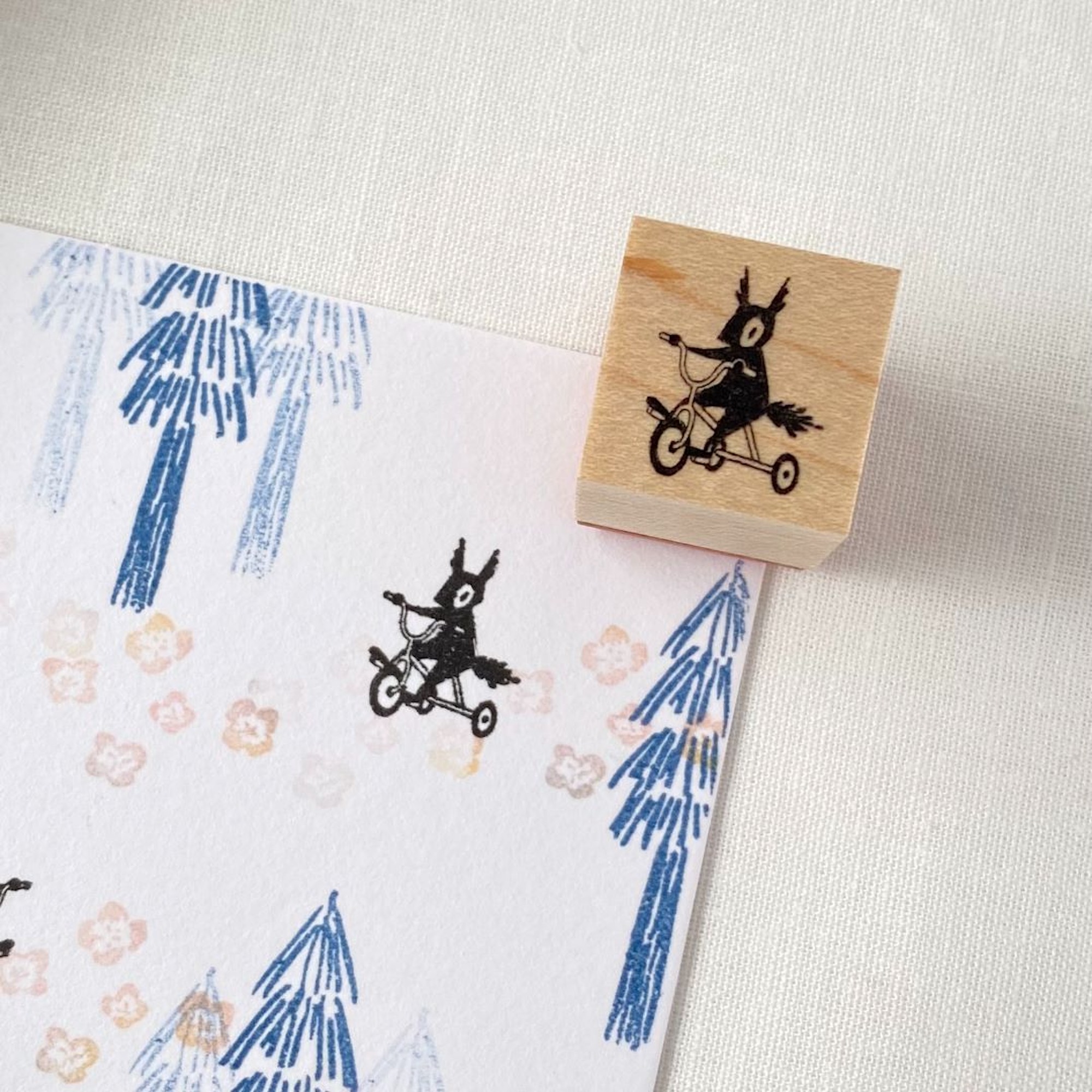 Dreirad Eichhörnchen - nach links fahrend - Japanischer Stempel von YAMADA aus der Kategorie Stempel von moriringo mit der Artikelnummer MR-15