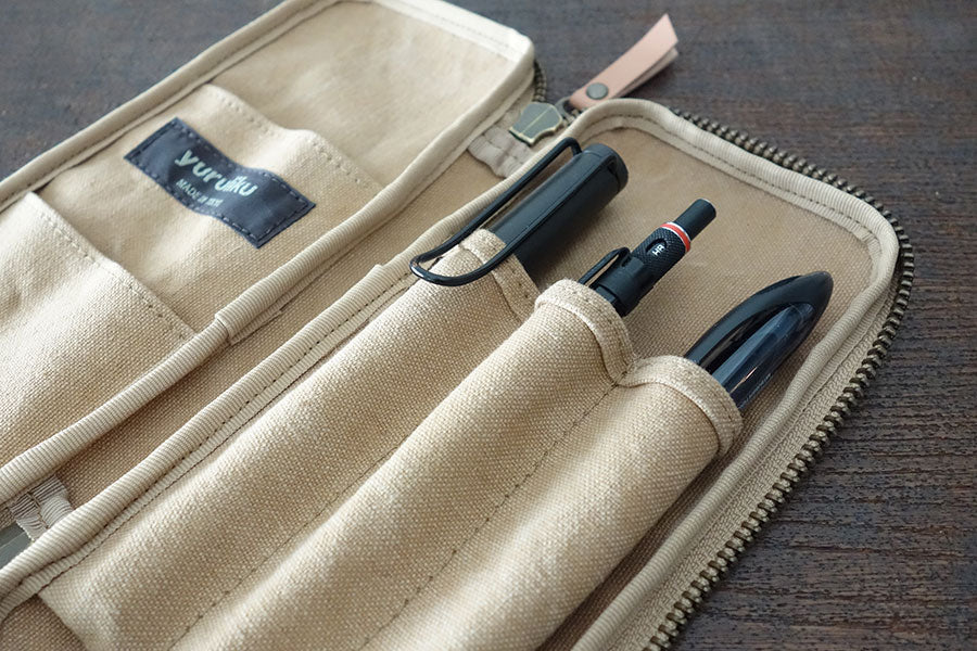 FLAT tool case / 3 Pen - Beige - Stifteetui von Yuruliku