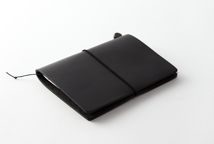 TRAVELER’S Notebook - Passport - Schwarz-15026006-TRAVELER'S COMPANY JAPAN-TRAVELER'S Notebook "Passport" TRAVELER’S Notebook - Passport - Schwarz von TRAVELER'S COMPANY JAPAN aus der Kategorie TRAVELER'S Notebook "Passport" mit der Artikelnummer 15026006