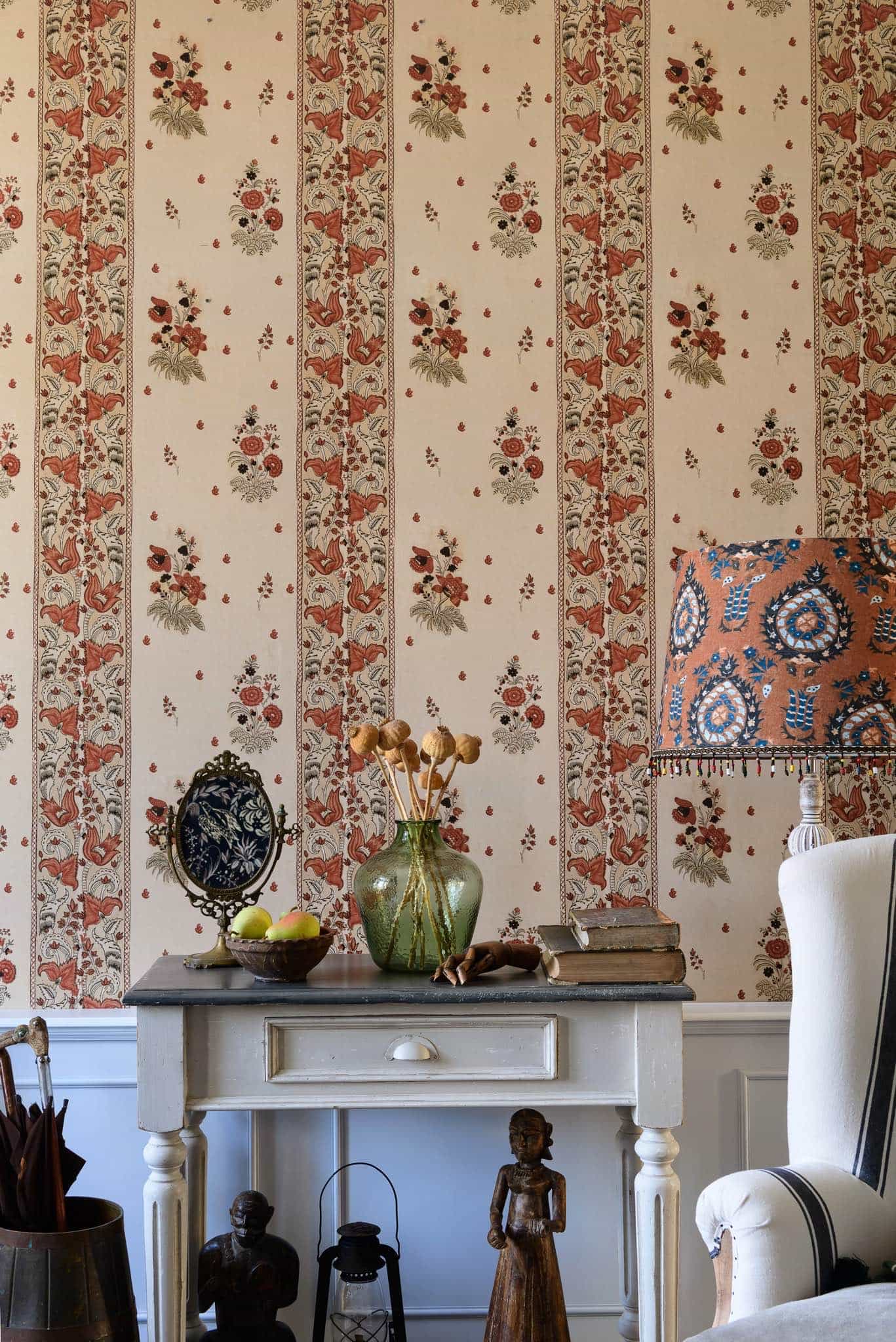 Tapete KOROND FLORAL Indigo von MINDTHEGAP aus der Kategorie MIND THE GAP mit der Artikelnummer WP30024