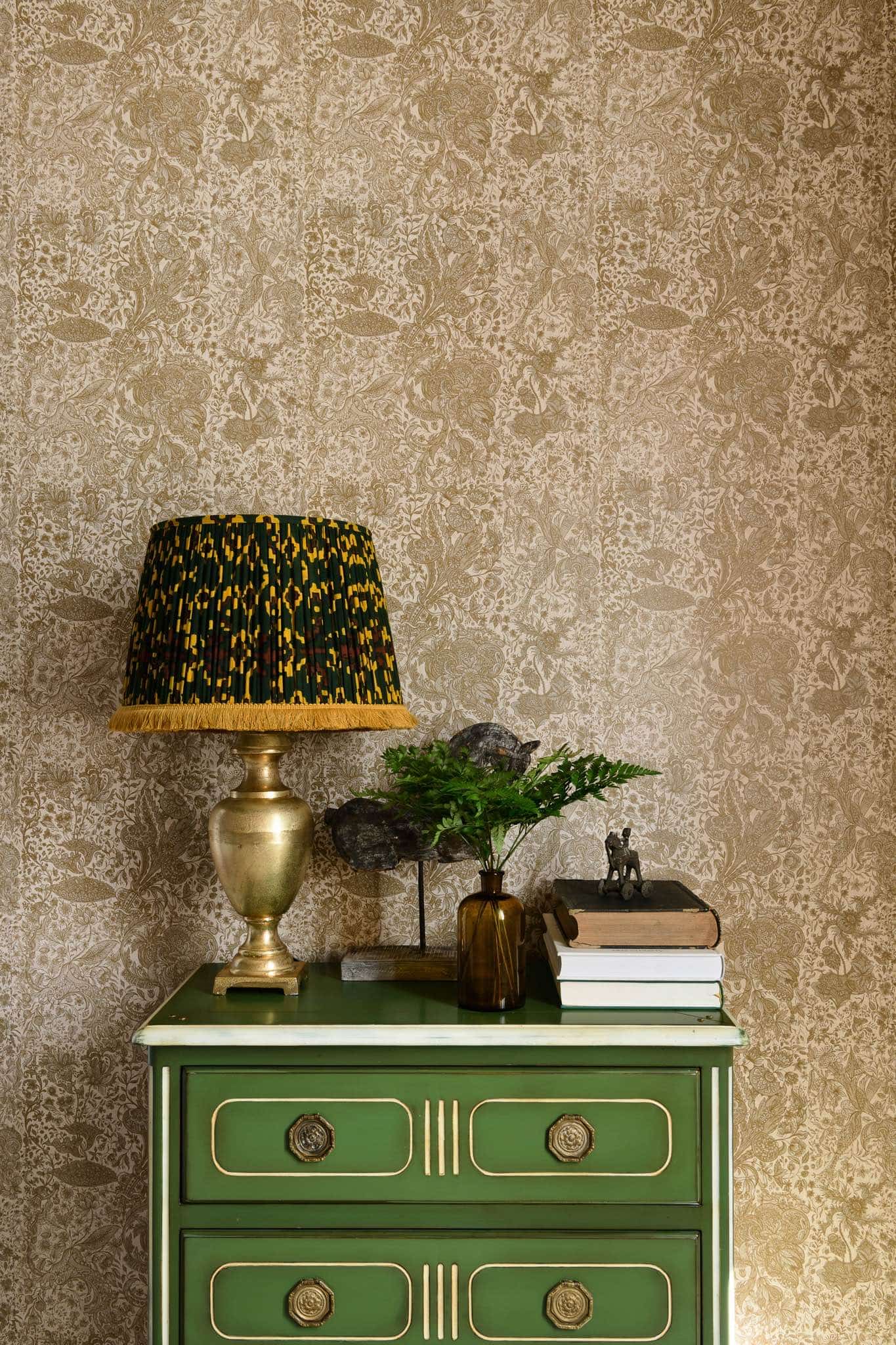 Tapete SARKOZI EMBROIDERY Taupe von MINDTHEGAP aus der Kategorie MIND THE GAP mit der Artikelnummer WP30028