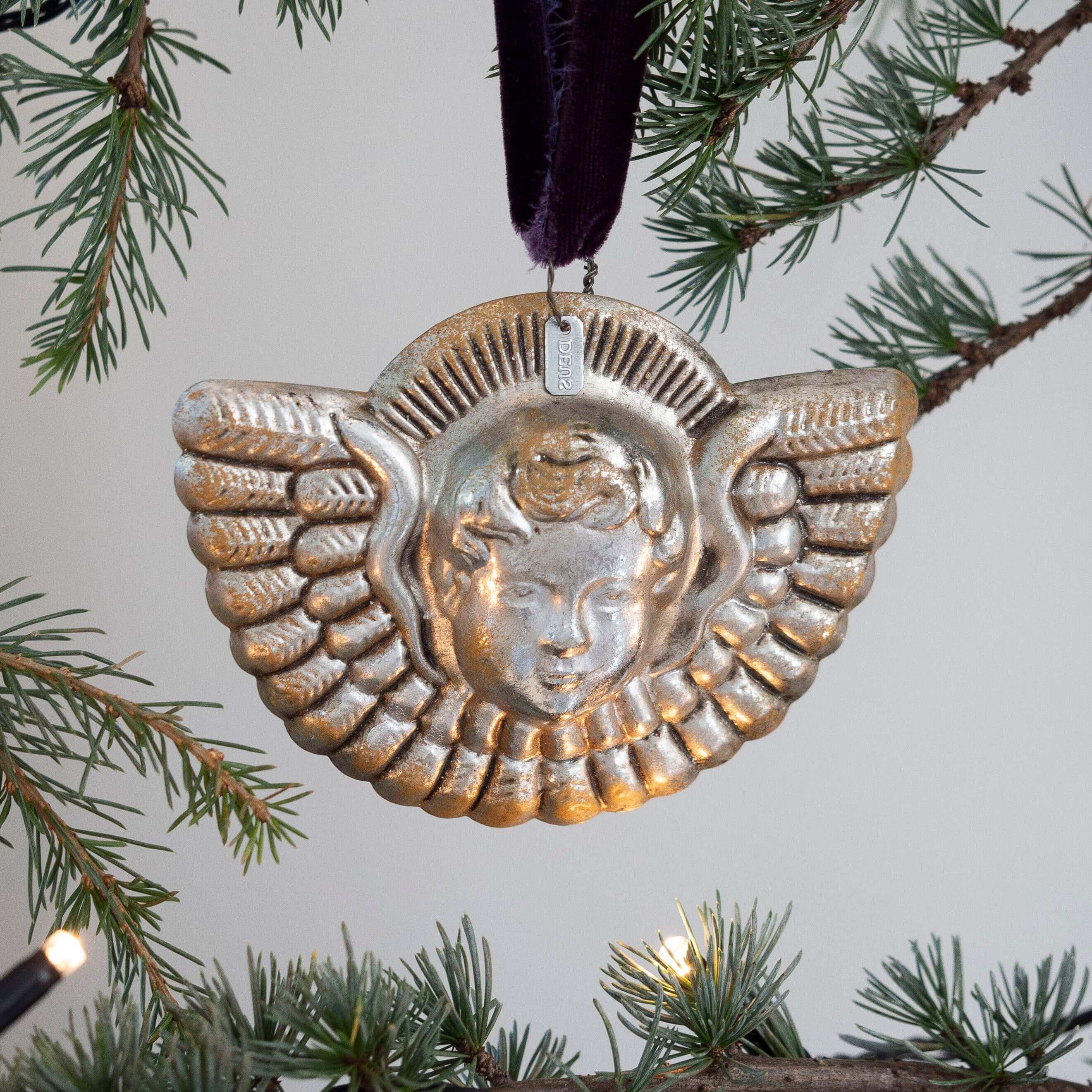 Versilberter Engelskopf und Flügel aus Metall - Deus Living Copenhagen Versilberter Engelskopf und Flügel aus Metall - Deus Living Copenhagen