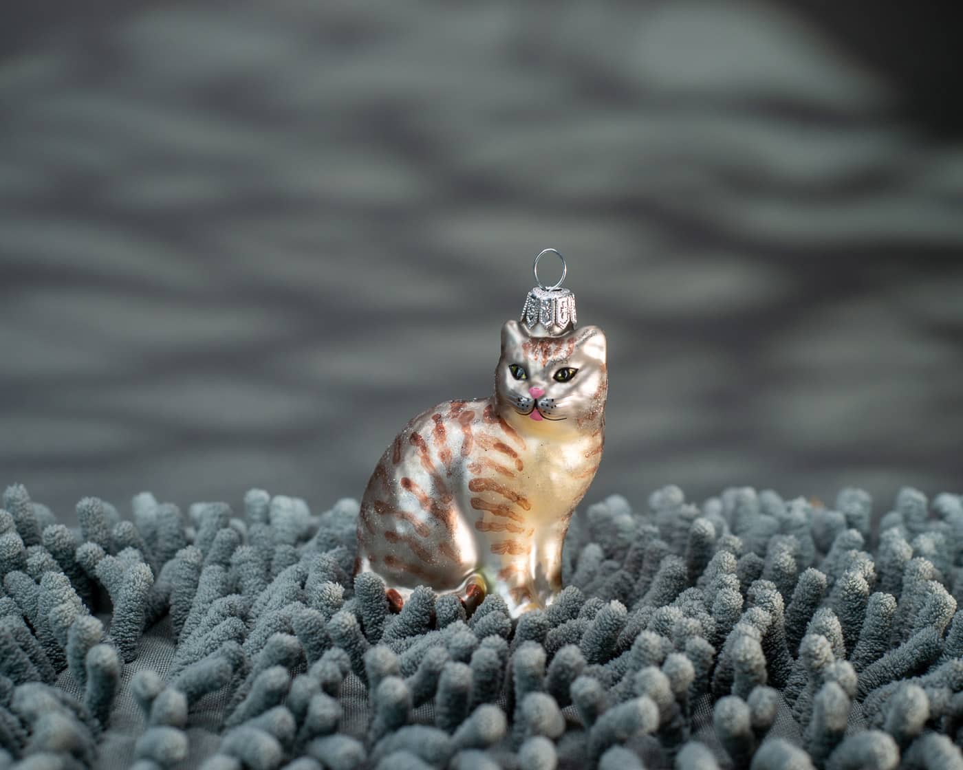 Katze grau-braun - Christbaumschmuck aus Glas-1459.08-Hanco-Hunde und Katzen Katze grau-braun - Christbaumschmuck aus Glas von Hanco aus der Kategorie Hunde und Katzen mit der Artikelnummer 1459.08