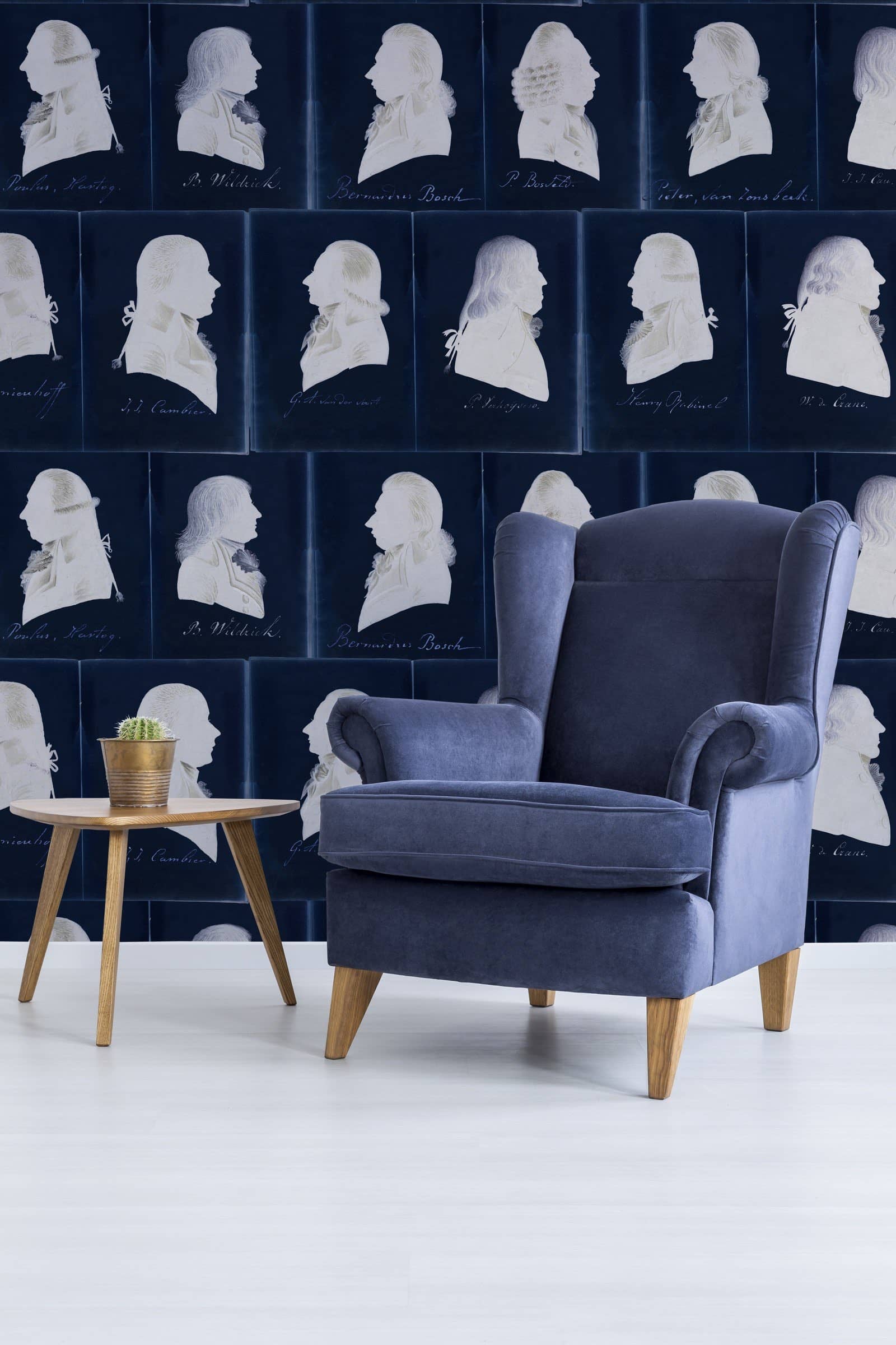 Tapete DUTCH PORTRAITS BLUE-WP20186-MINDTHEGAP-MIND THE GAP Tapete DUTCH PORTRAITS BLUE von MINDTHEGAP aus der Kategorie MIND THE GAP mit der Artikelnummer WP20186