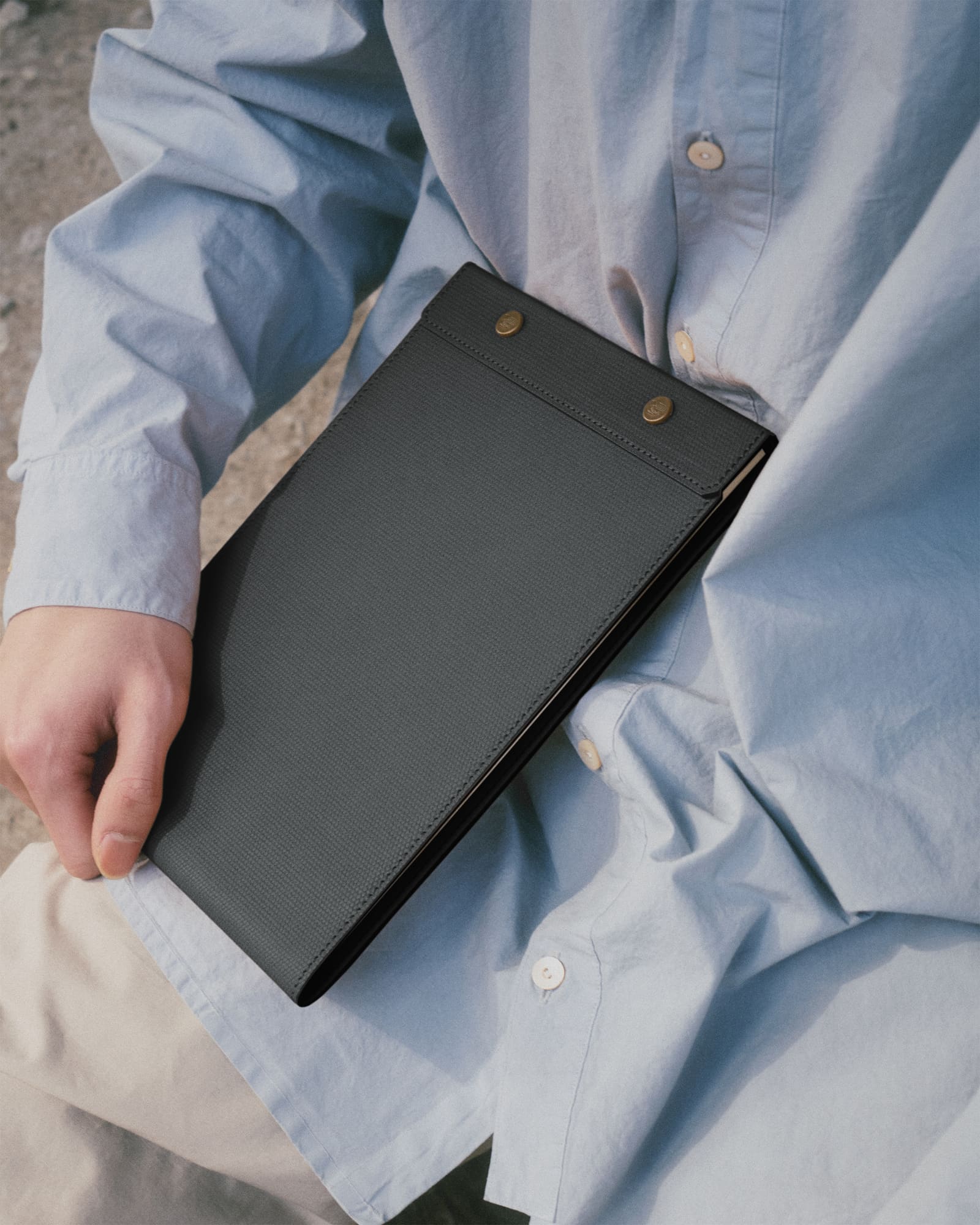 Snap Pad in A5 - Crossgrain Leder - Schwarz - Klemmbrett von Postalco