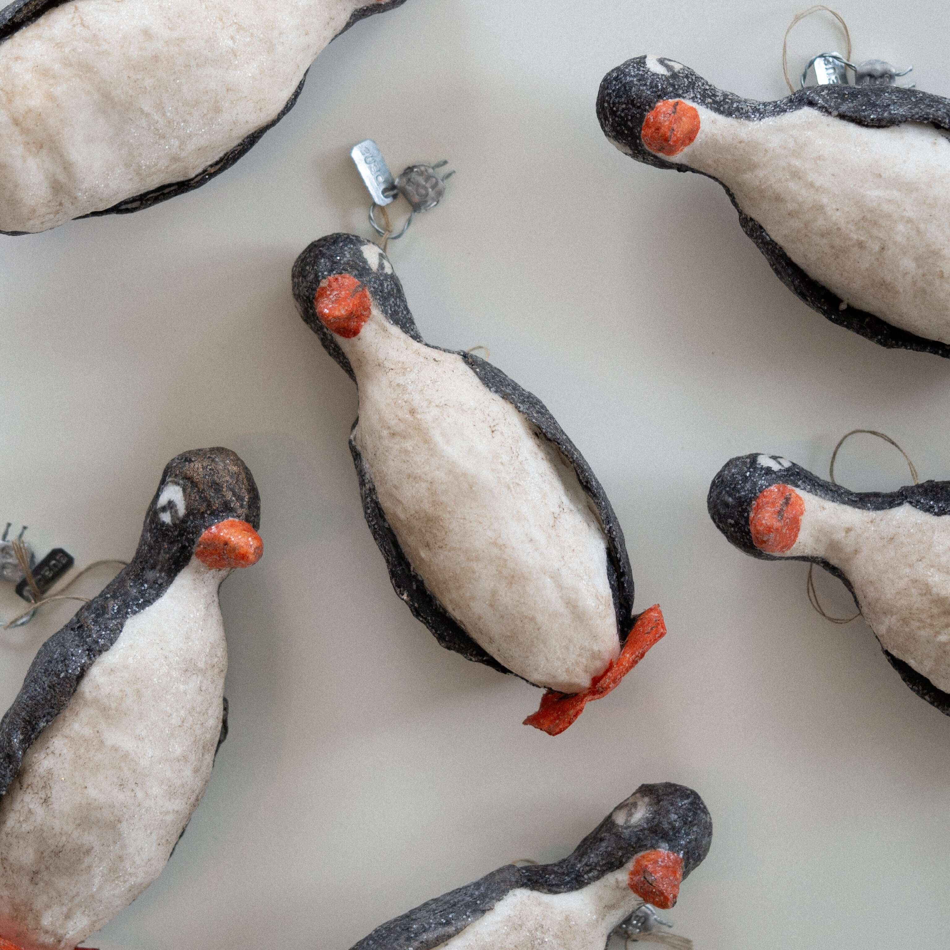 „Svend“ Der Pinguin aus Baumwolle und Papier - Deus Living Copenhagen