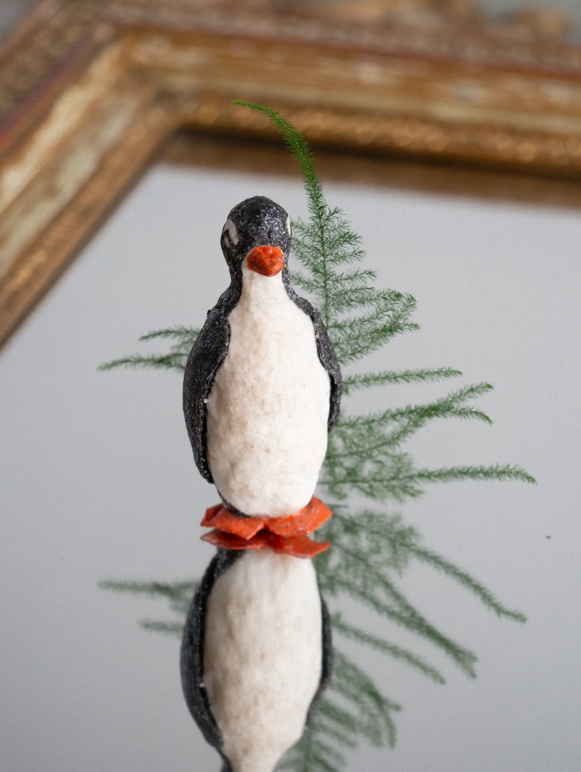 „Svend“ Der Pinguin aus Baumwolle und Papier - Deus Living Copenhagen