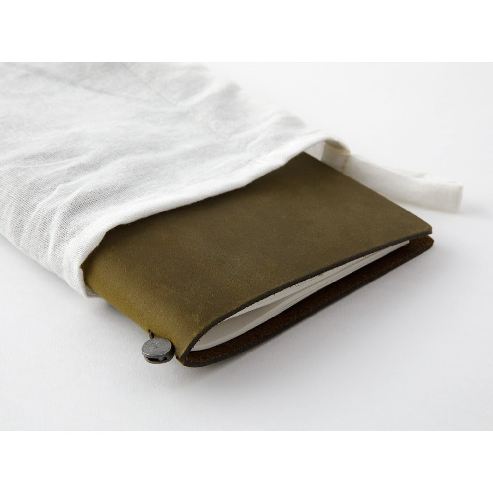 TRAVELER’S Notebook - Regular - Olive von TRAVELER'S COMPANY JAPAN aus der Kategorie TRAVELER'S Notebook "Regular" mit der Artikelnummer TRN-REG-OLIVE