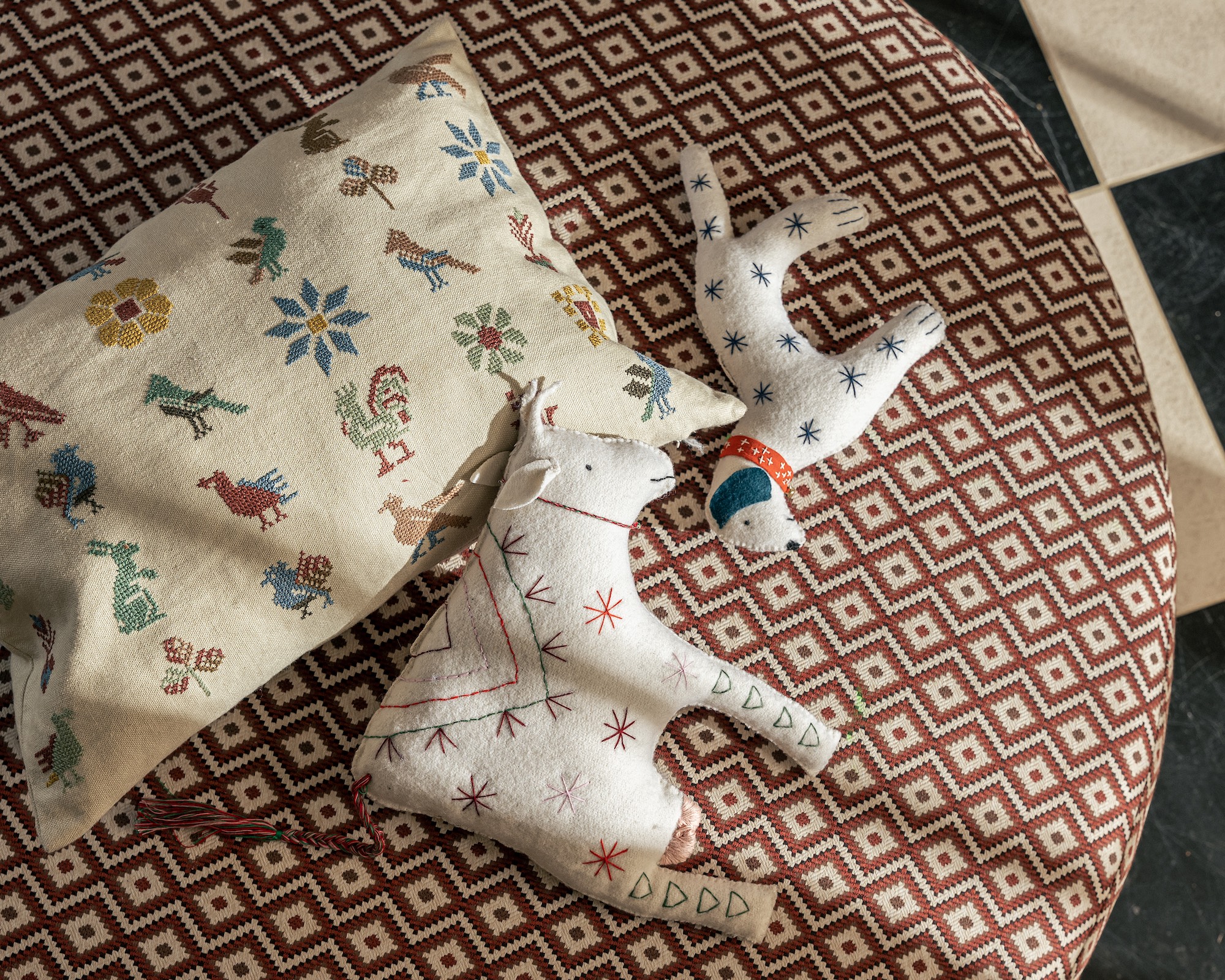 2025_lifestyle_cushioncover_ornament-1