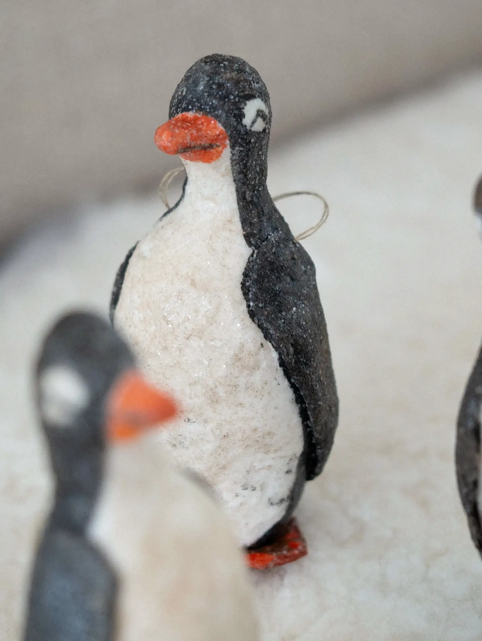 „Svend“ Der Pinguin aus Baumwolle und Papier - Deus Living Copenhagen