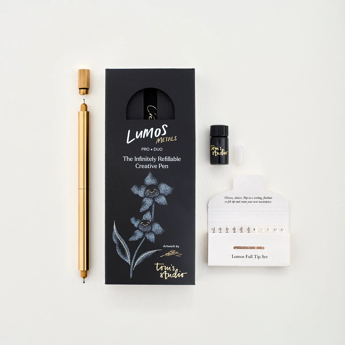Lumos Pro Duo Brass/Messing – Nachfüllbarer Fineliner-, Schreib- & Pinselstift | Tom's Studio