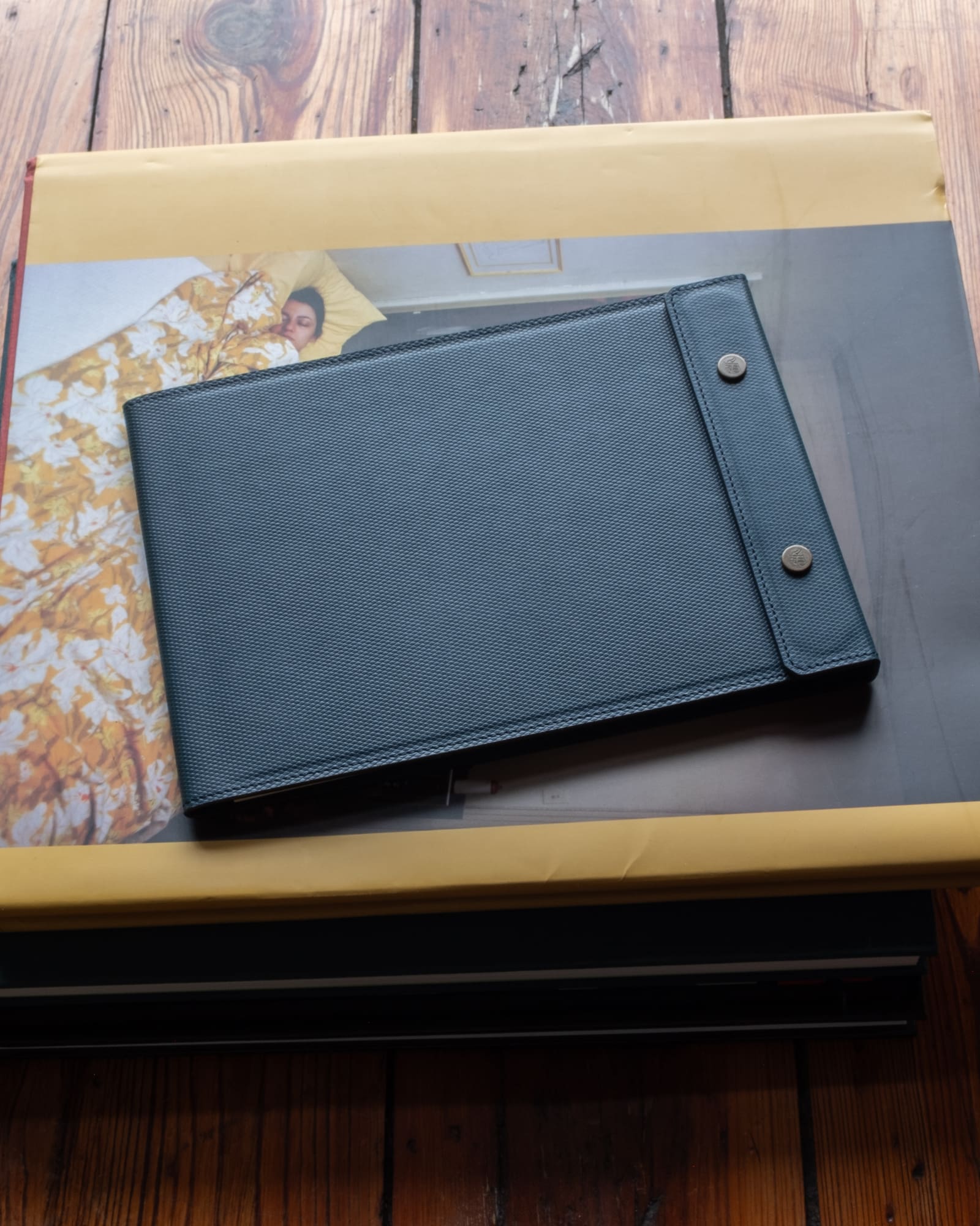 Snap Pad in A5 - Crossgrain Leder - Kobaltblau - Klemmbrett von Postalco