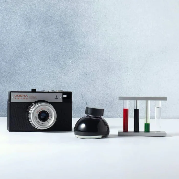 Limited Edition 2026 - After school in the clubroom - Colour Specimen 208 - Pigmenttinte von Kakimori