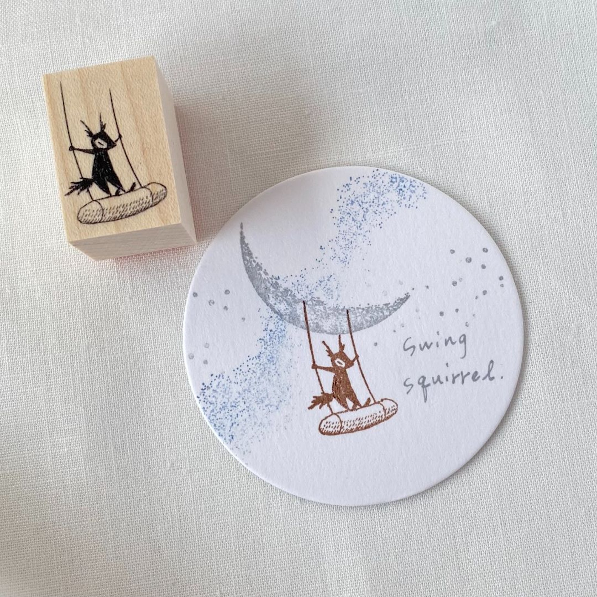 schaukelndes Eichhörnchen - nach rechts schauend - Japanischer Stempel-MR-11-YAMADA-Stempel von moriringo schaukelndes Eichhörnchen - nach rechts schauend - Japanischer Stempel von YAMADA aus der Kategorie Stempel von moriringo mit der Artikelnummer MR-11