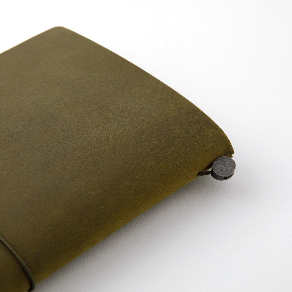 TRAVELER’S Notebook - Regular - Olive von TRAVELER'S COMPANY JAPAN aus der Kategorie TRAVELER'S Notebook "Regular" mit der Artikelnummer TRN-REG-OLIVE