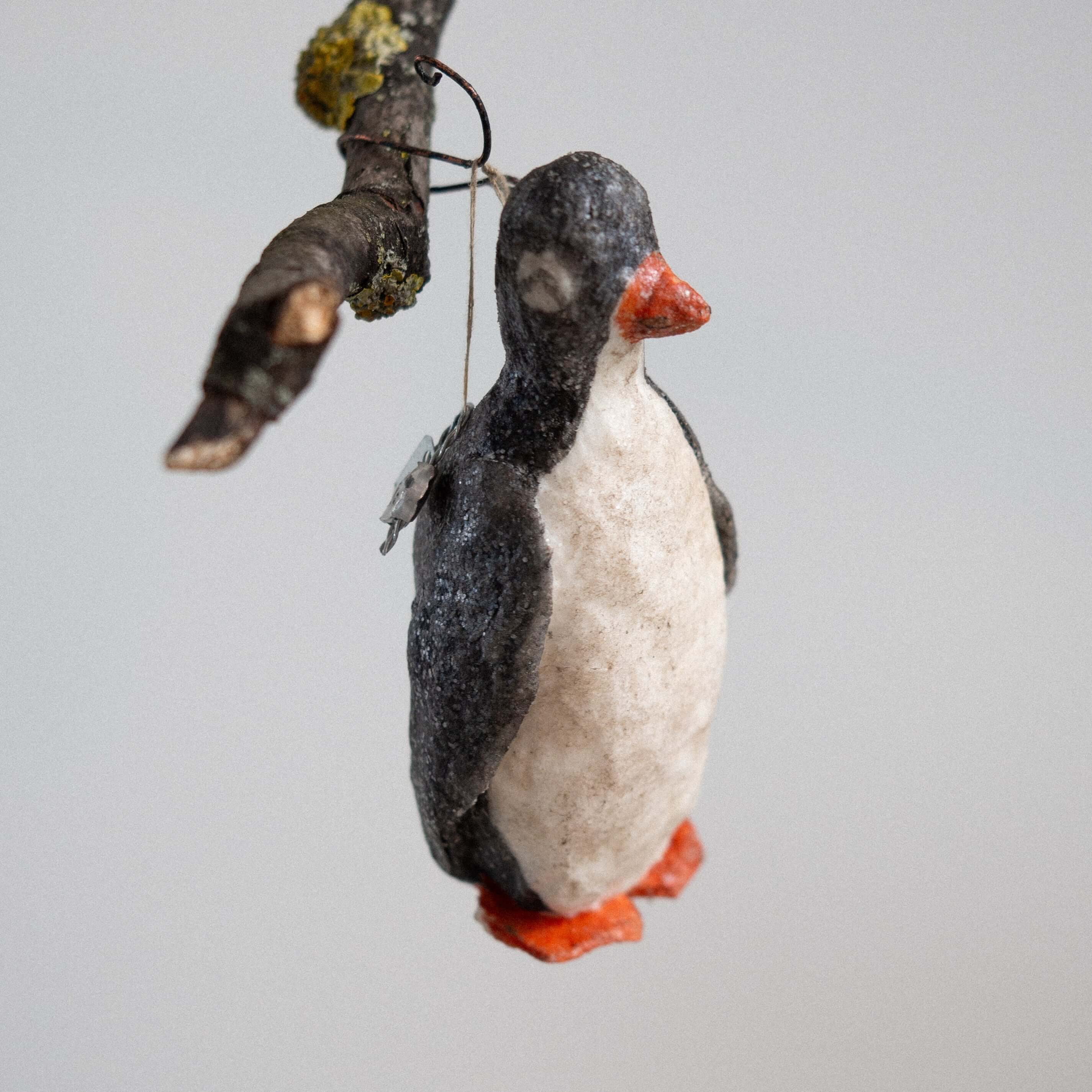 „Svend“ Der Pinguin aus Baumwolle und Papier - Deus Living Copenhagen „Svend“ Der Pinguin aus Baumwolle und Papier - Deus Living Copenhagen