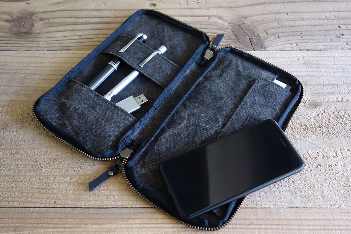 FLAT tool case / Pen - Iron Black - Stifteetui von Yuruliku