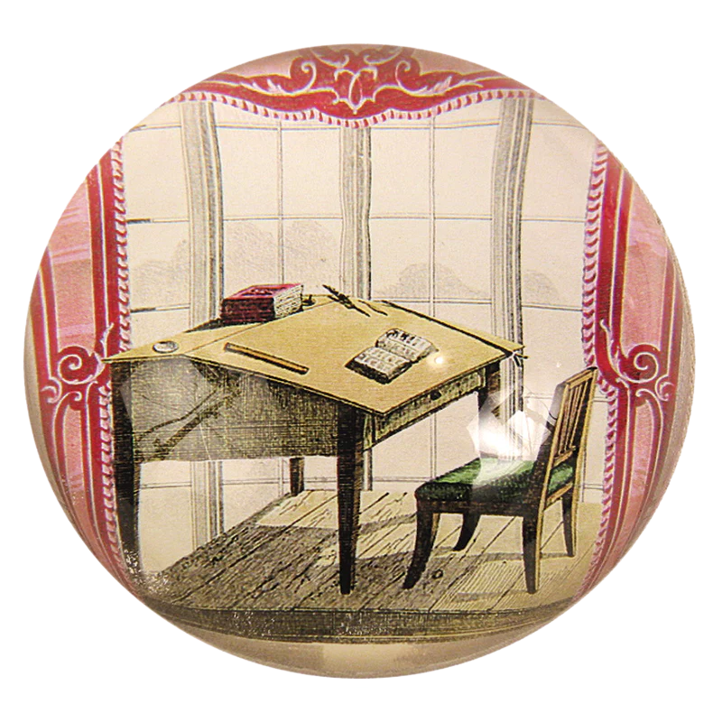 Writing Desk - Briefbeschwerer - Dome Paperweight von John Derian von John Derian aus der Kategorie Paperweights - John Derian mit der Artikelnummer CDPDESK