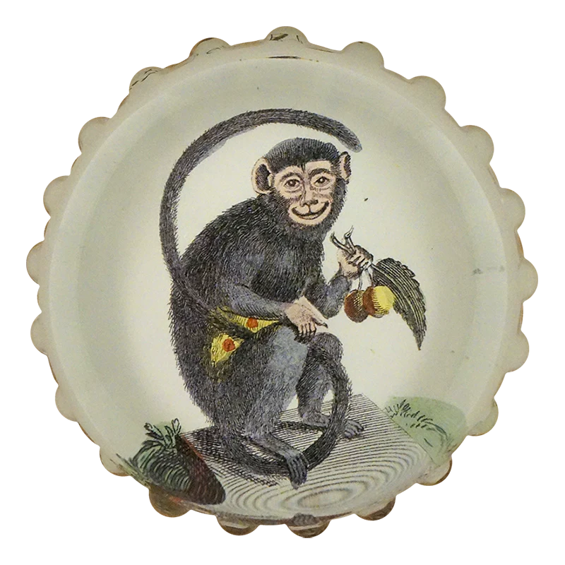 Great Eared Monkey - Briefbeschwerer - Scalloped Charm Paperweight von John Derian-SCPGMK-John Derian-Paperweights - John Derian Great Eared Monkey - Briefbeschwerer - Scalloped Charm Paperweight von John Derian von John Derian aus der Kategorie Paperweights - John Derian mit der Artikelnummer SCPGMK