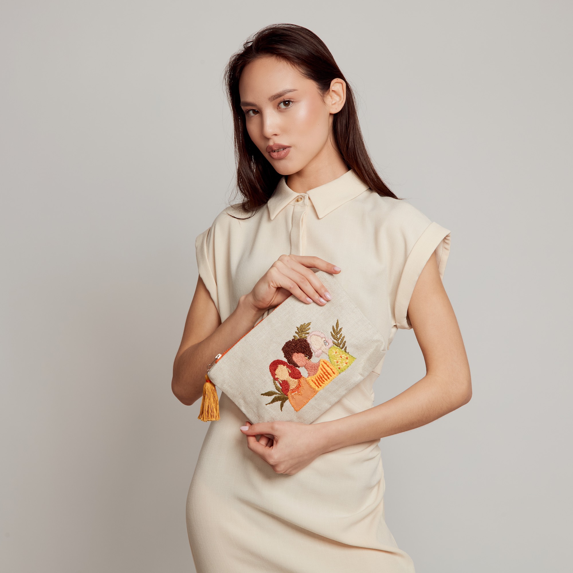 Pouch "Sisterhood" - Kulturbeutel von MADE51 Pouch "Sisterhood" - Kulturbeutel von MADE51