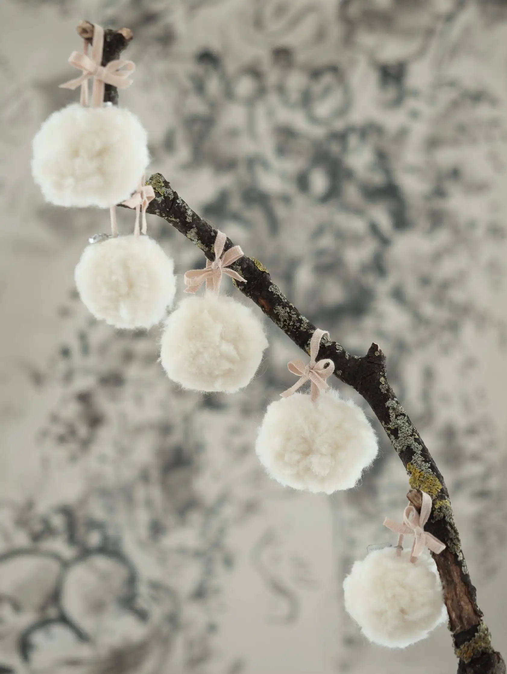3er-Set Handgefertigte Schneeball-Ornamente aus italienischer Merinowolle - Deus Living Copenhagen