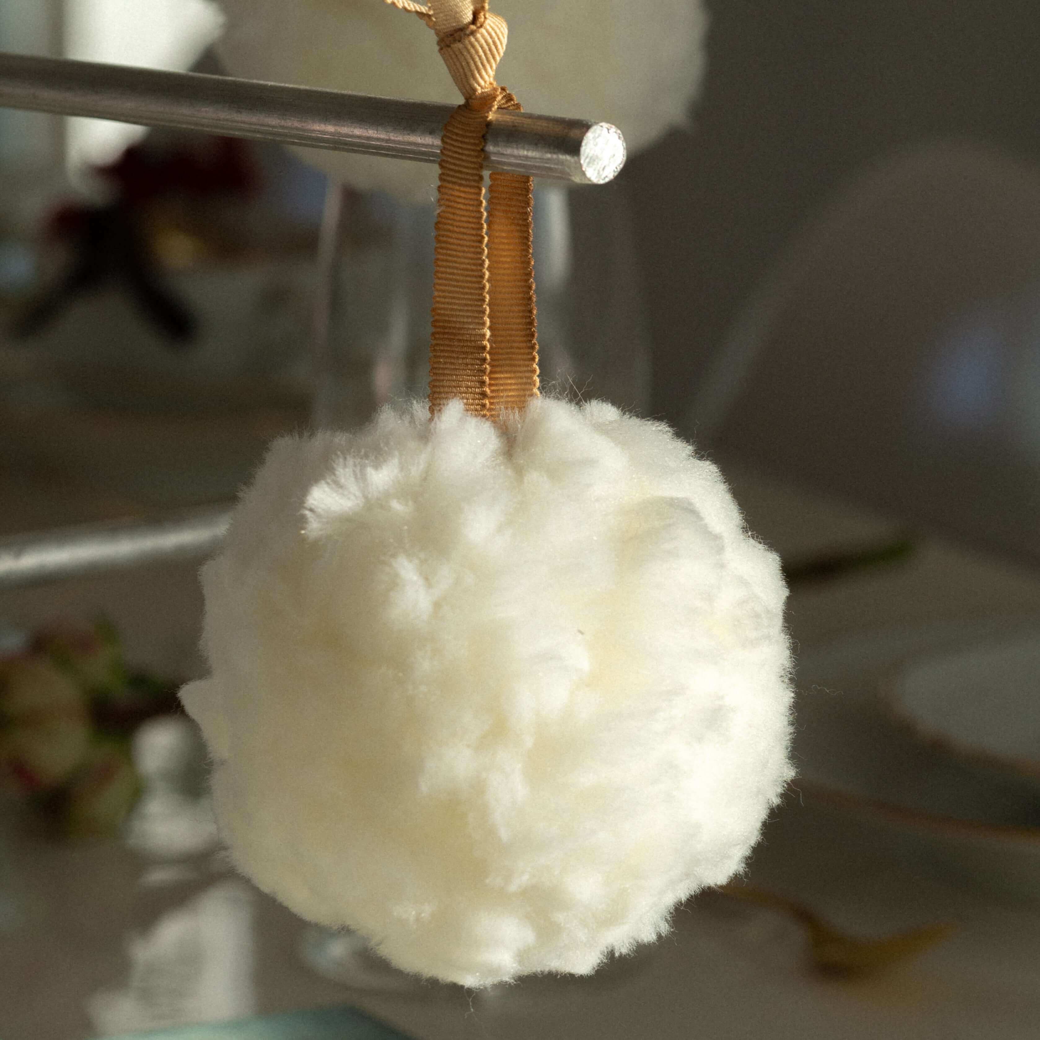 Großer Handgemachter Schneeball aus Merinowolle - Deus Living Copenhagen