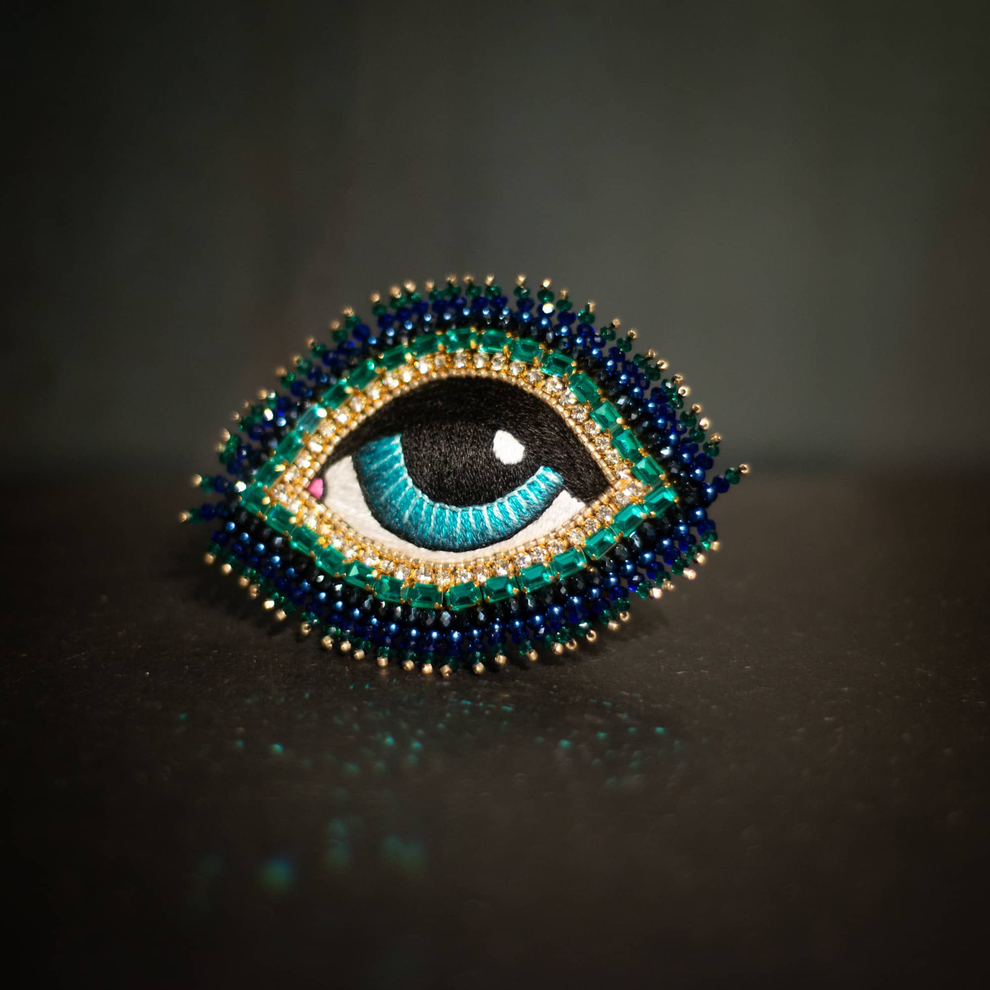 Brosche Auge Strass bleu - L-BR01-BL06-L-Celeste Mogador-Broschen Brosche Auge Strass bleu - L von Celeste Mogador aus der Kategorie Broschen mit der Artikelnummer BR01-BL06-L