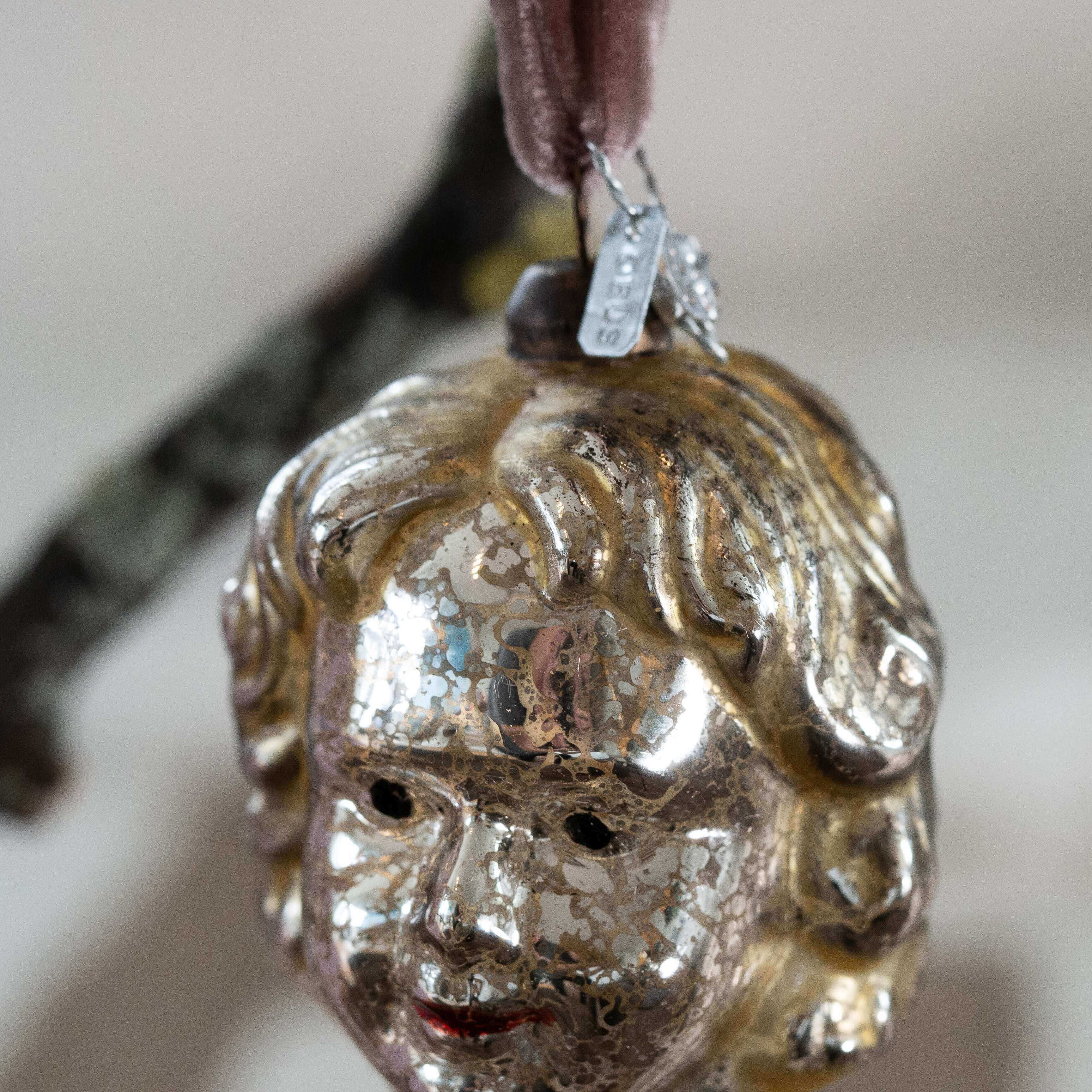 Goldhaariger Seraph aus Glas 'Goldlöckchen' - Deus Living Copenhagen Goldhaariger Seraph aus Glas 'Goldlöckchen' - Deus Living Copenhagen