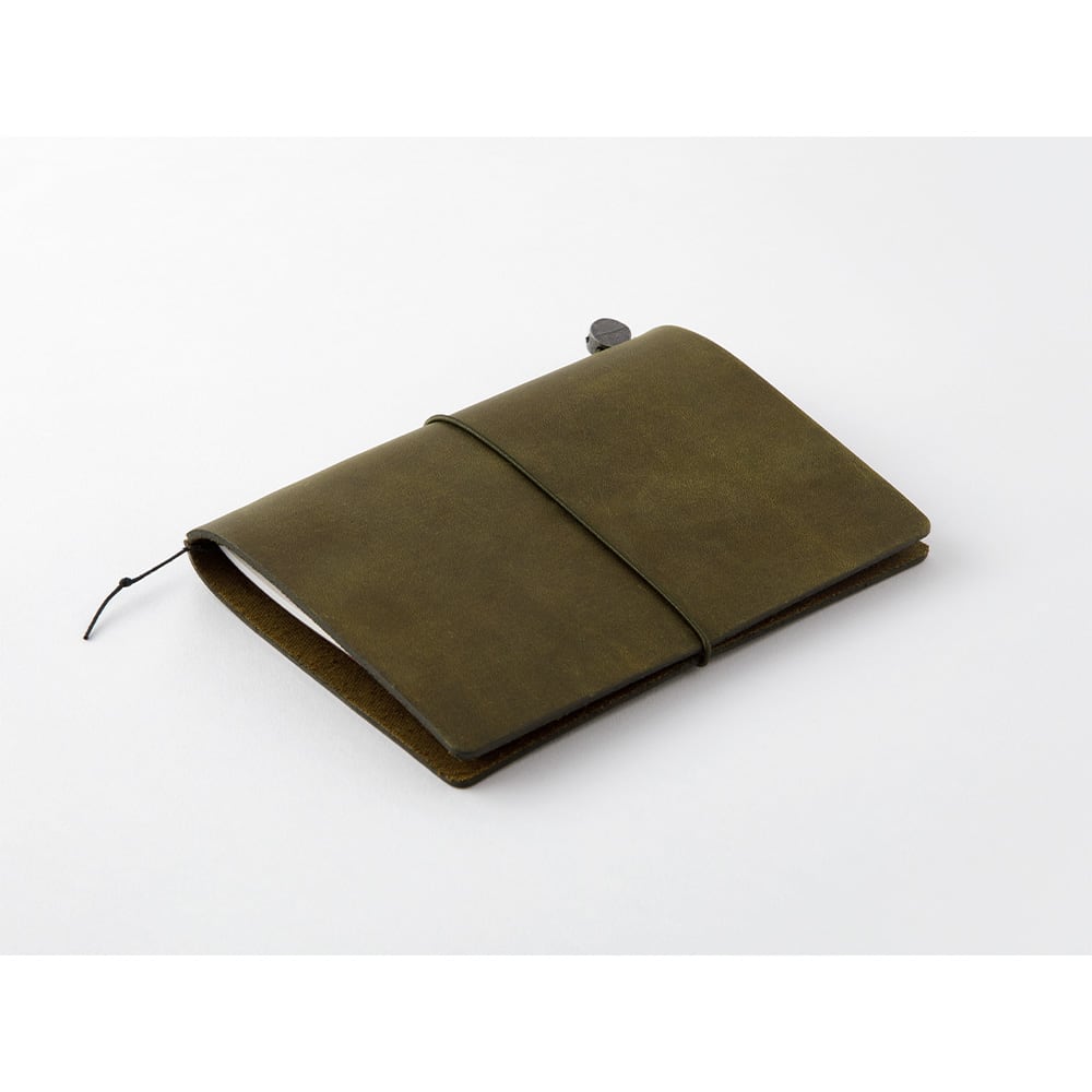 TRAVELER’S Notebook - Passport - Olive-TRN-PP-OLIVE-TRAVELER'S COMPANY JAPAN-TRAVELER'S Notebook "Passport" TRAVELER’S Notebook - Passport - Olive von TRAVELER'S COMPANY JAPAN aus der Kategorie TRAVELER'S Notebook "Passport" mit der Artikelnummer TRN-PP-OLIVE
