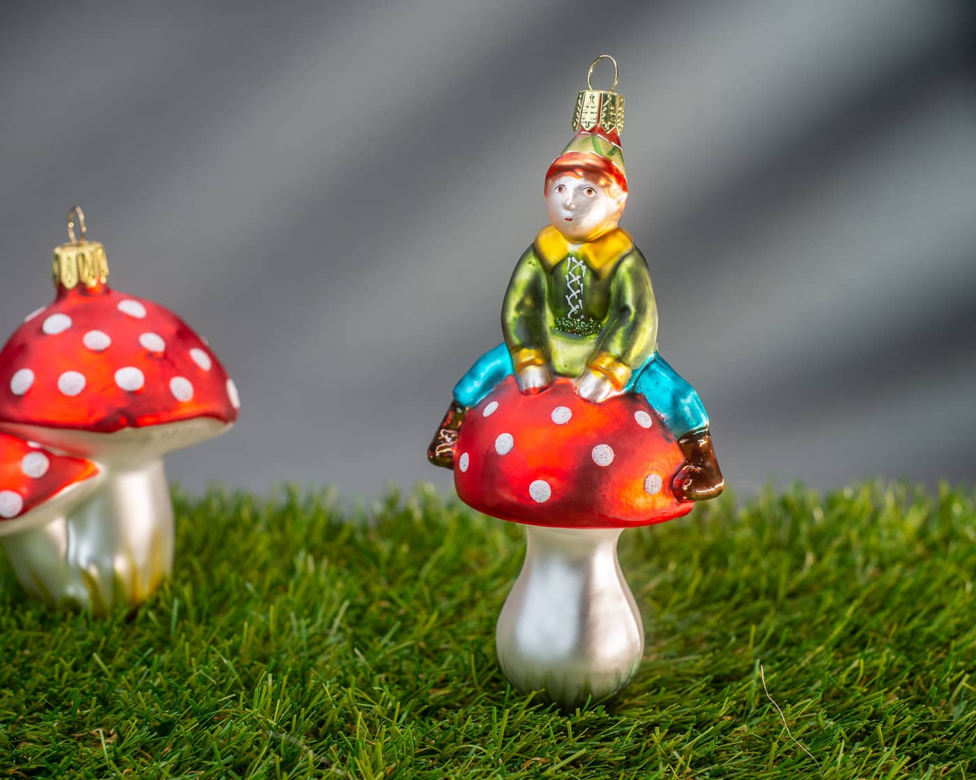 Zwerg auf Pilz - Christbaumschmuck aus Glas-OF26977-Weihnachtsland-Christbaumschmuck Zwerg auf Pilz - Christbaumschmuck aus Glas von Weihnachtsland aus der Kategorie Christbaumschmuck mit der Artikelnummer OF26977