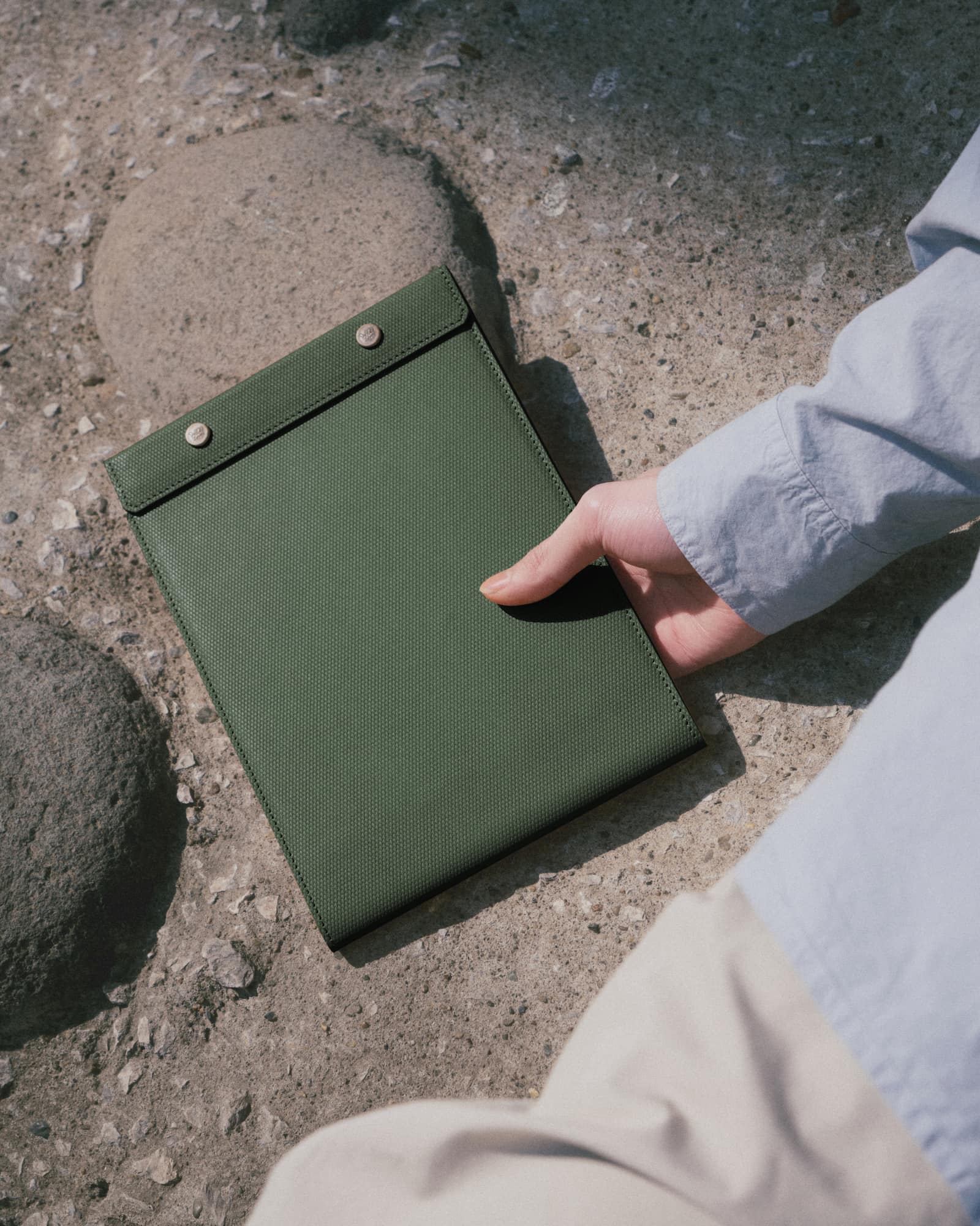 Snap Pad in A5 - Crossgrain Leder - Smaragdgrün - Klemmbrett von Postalco