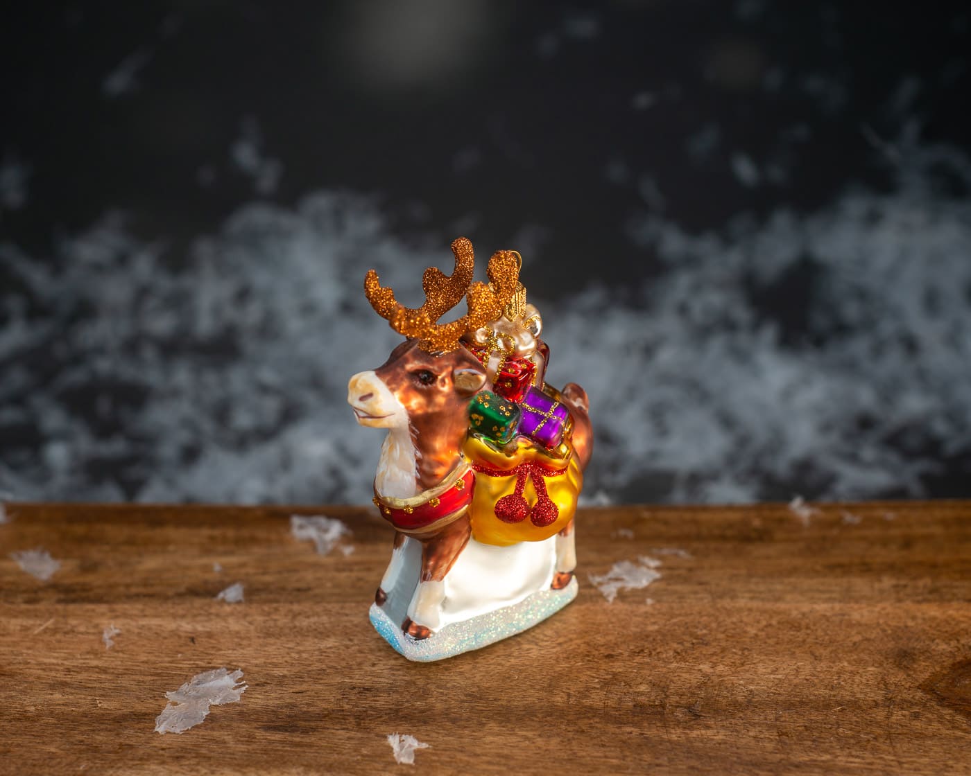 Rentier mit Geschenkestapel - Christbaumschmuck aus Glas-2011.01-Hanco-Christbaumschmuck Rentier mit Geschenkestapel - Christbaumschmuck aus Glas von Hanco aus der Kategorie Christbaumschmuck mit der Artikelnummer 2011.01