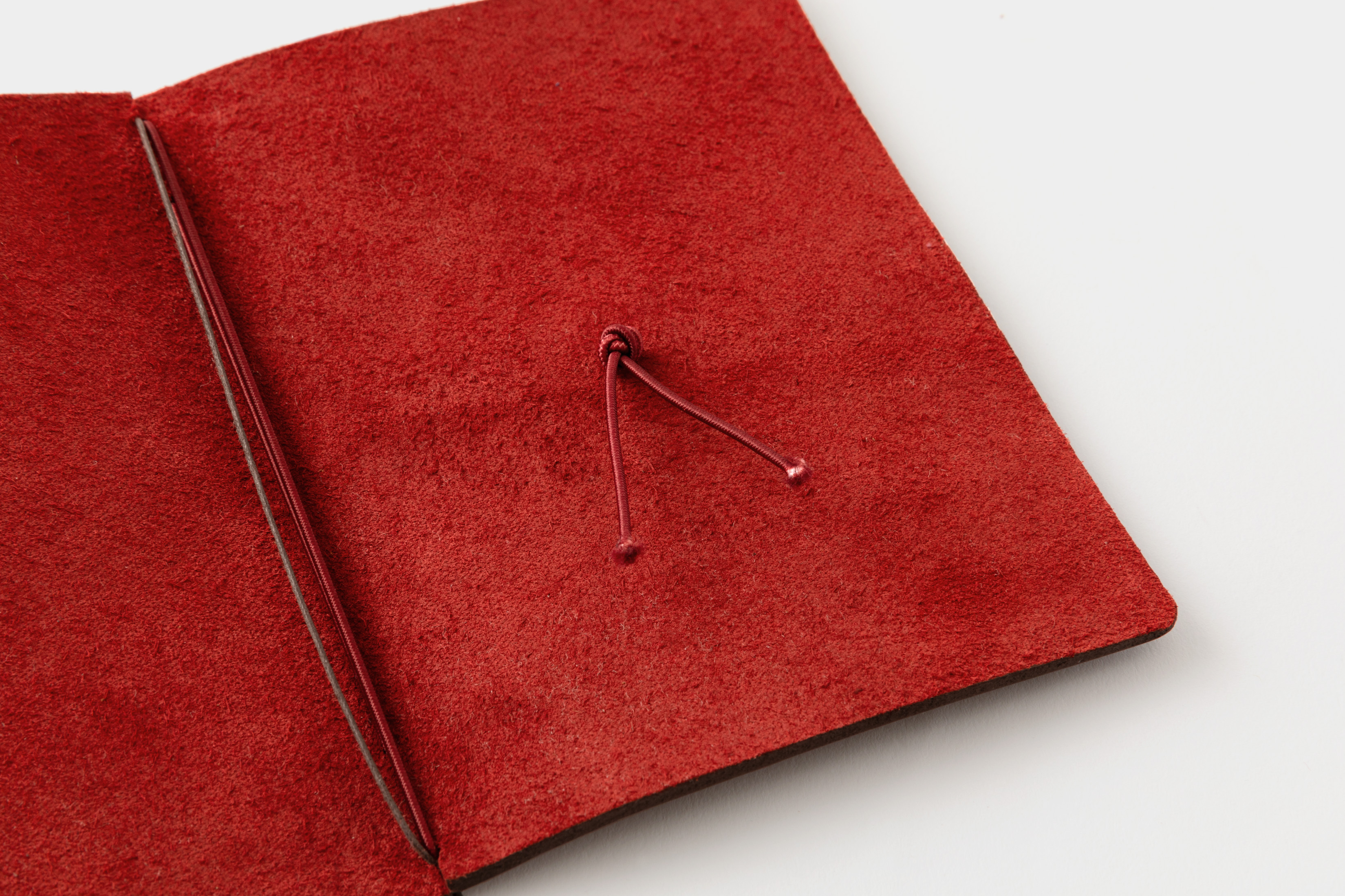 TRAVELER'S Notebook Passport "Love and Trip" Burgundy - Limited Edition - *PRE-ORDER / VORBESTELLUNG*