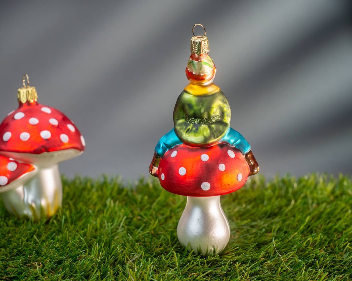 Zwerg auf Pilz - Christbaumschmuck aus Glas-OF26977-Weihnachtsland-Christbaumschmuck Zwerg auf Pilz - Christbaumschmuck aus Glas von Weihnachtsland aus der Kategorie Christbaumschmuck mit der Artikelnummer OF26977