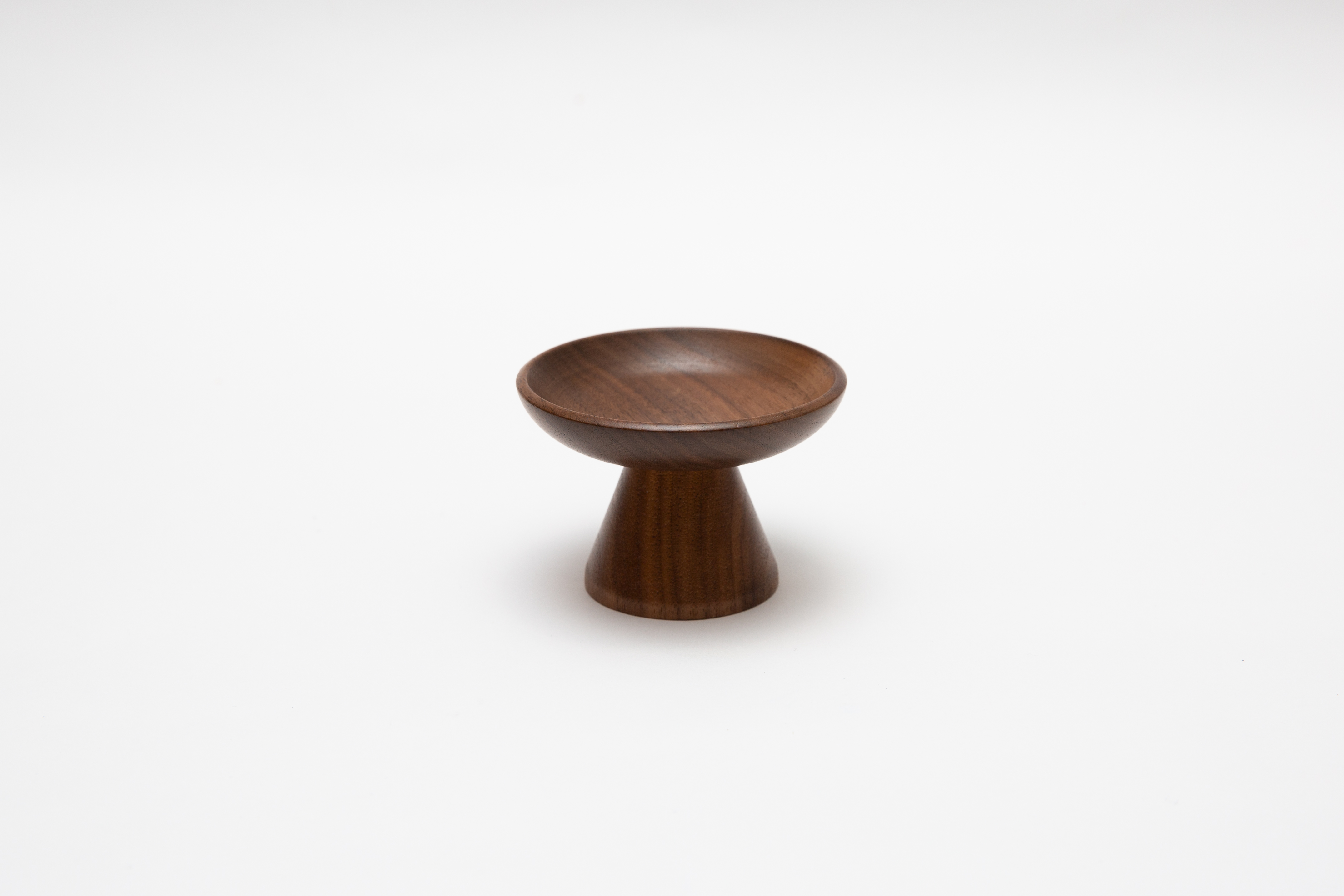 Classic Reflect - Ablage aus Walnussholz - Wooden Ring Dish - YSTUDIO